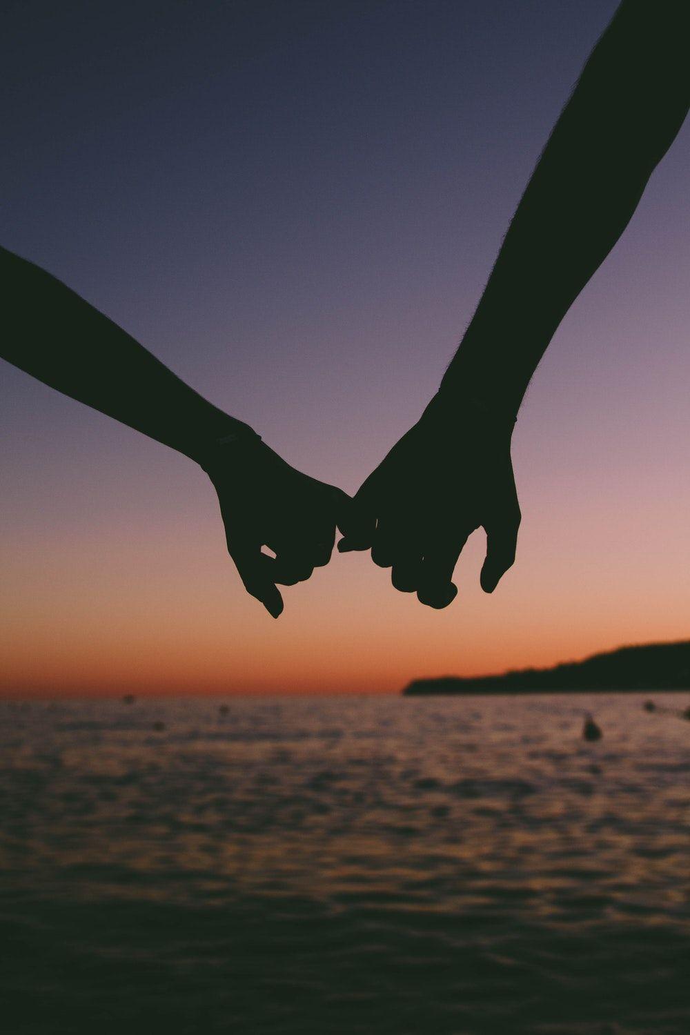 Couple Holding Hands Aesthetic Wallpaper - img-nu