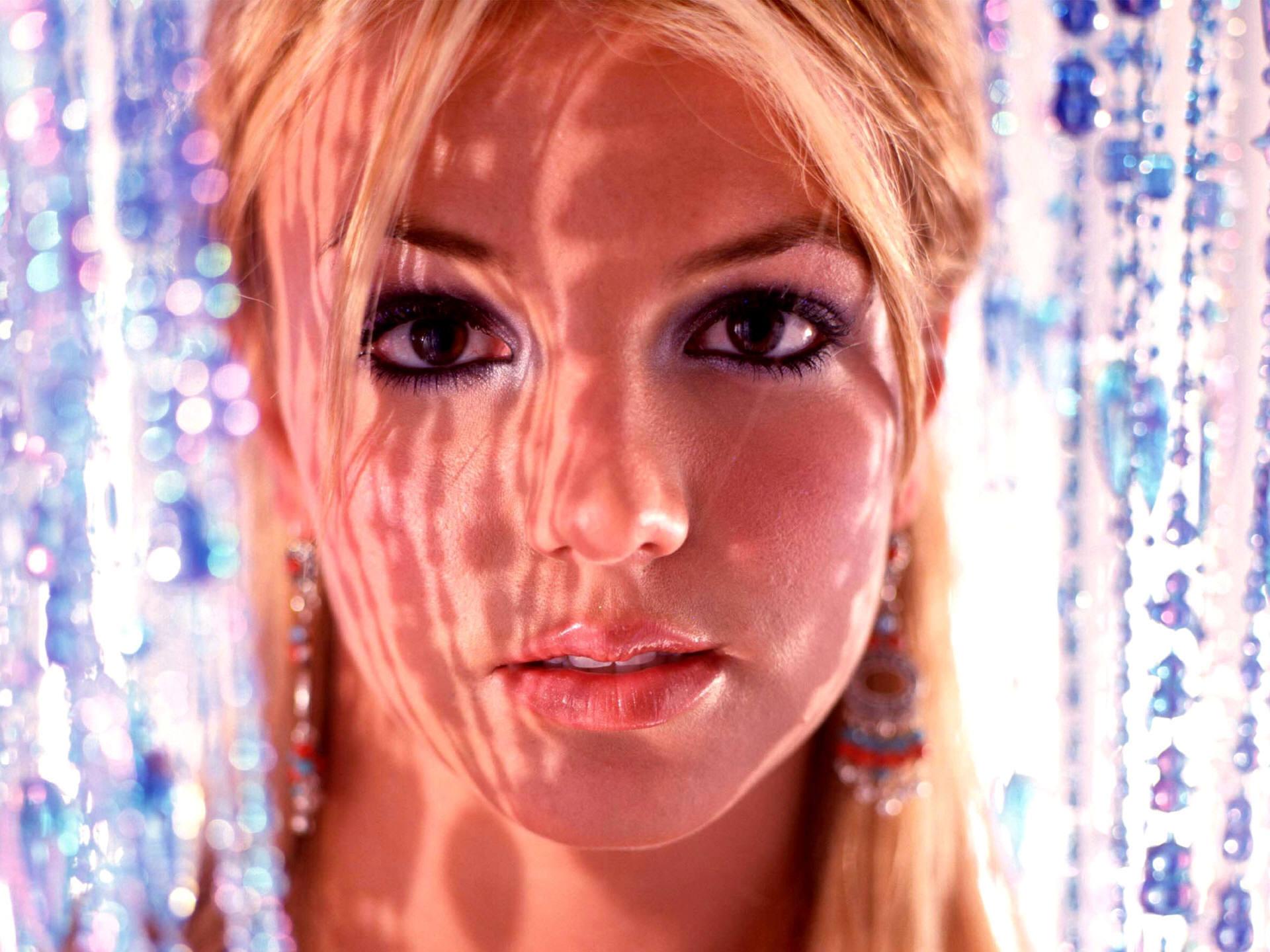 1920x1440 Britney Beads Wallpaper Spears Wallpaper