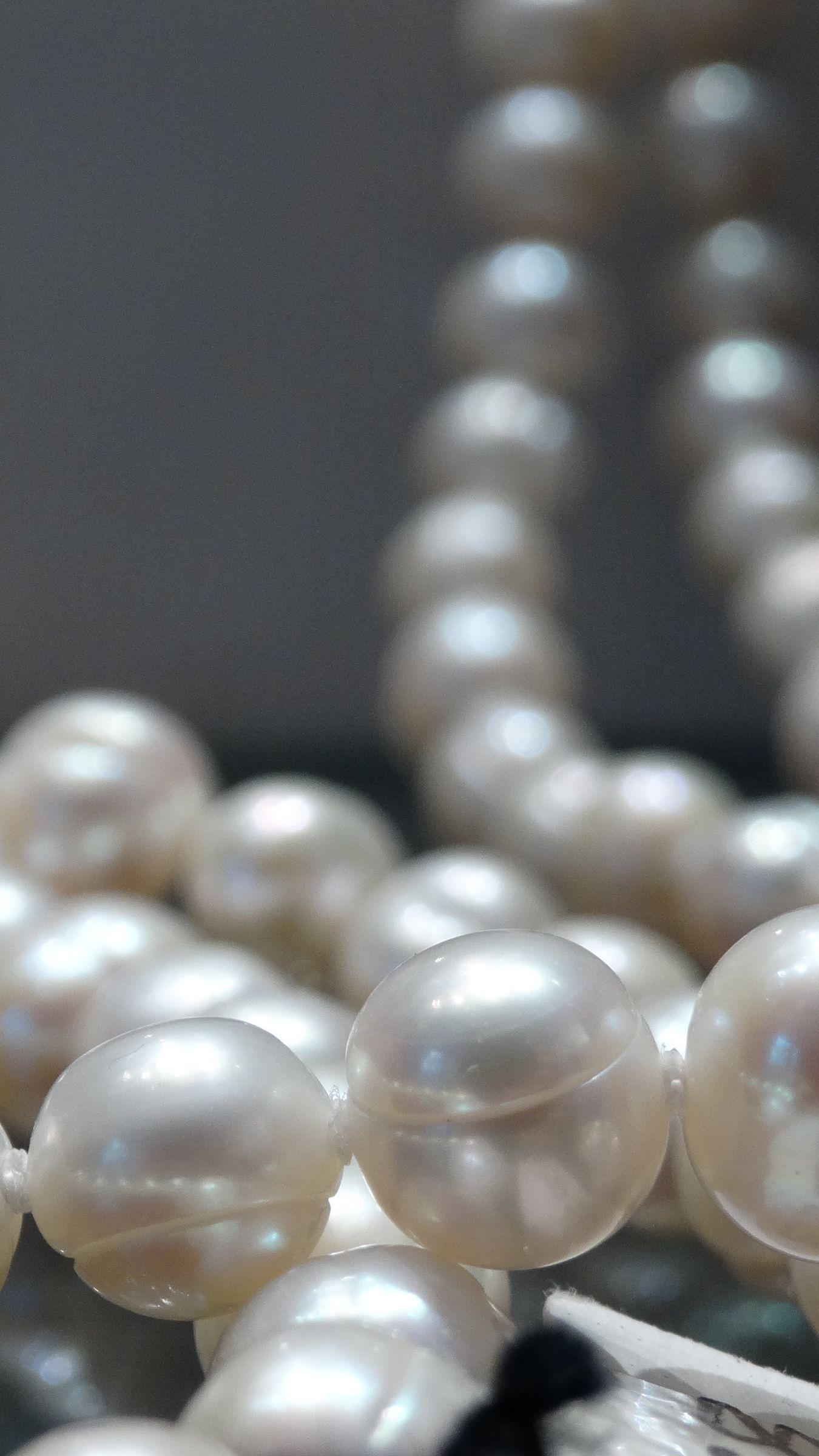1350x2400 Download wallpaper 1350x2400 beads, pearls, jewelery iphone 8+/7+/6s+/for parallax HD background