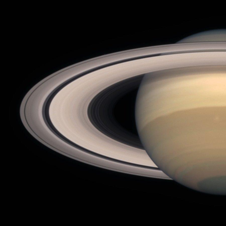 900x900 NASA's Hubble image reveals stunning details of Saturn's iconic rings