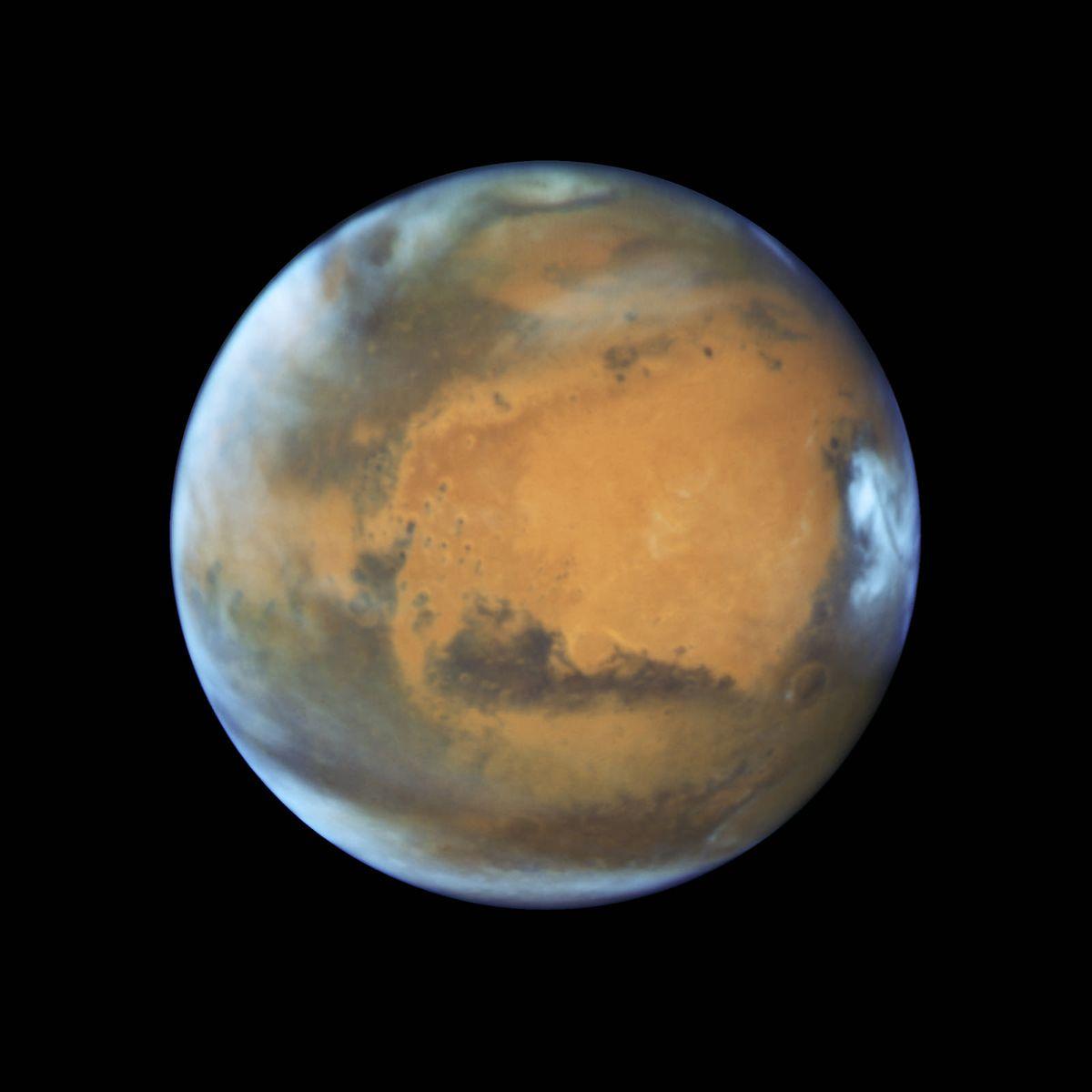 1200x1200 Photos: Hubble Space Telescope gets gorgeous shots of Mars and Saturn