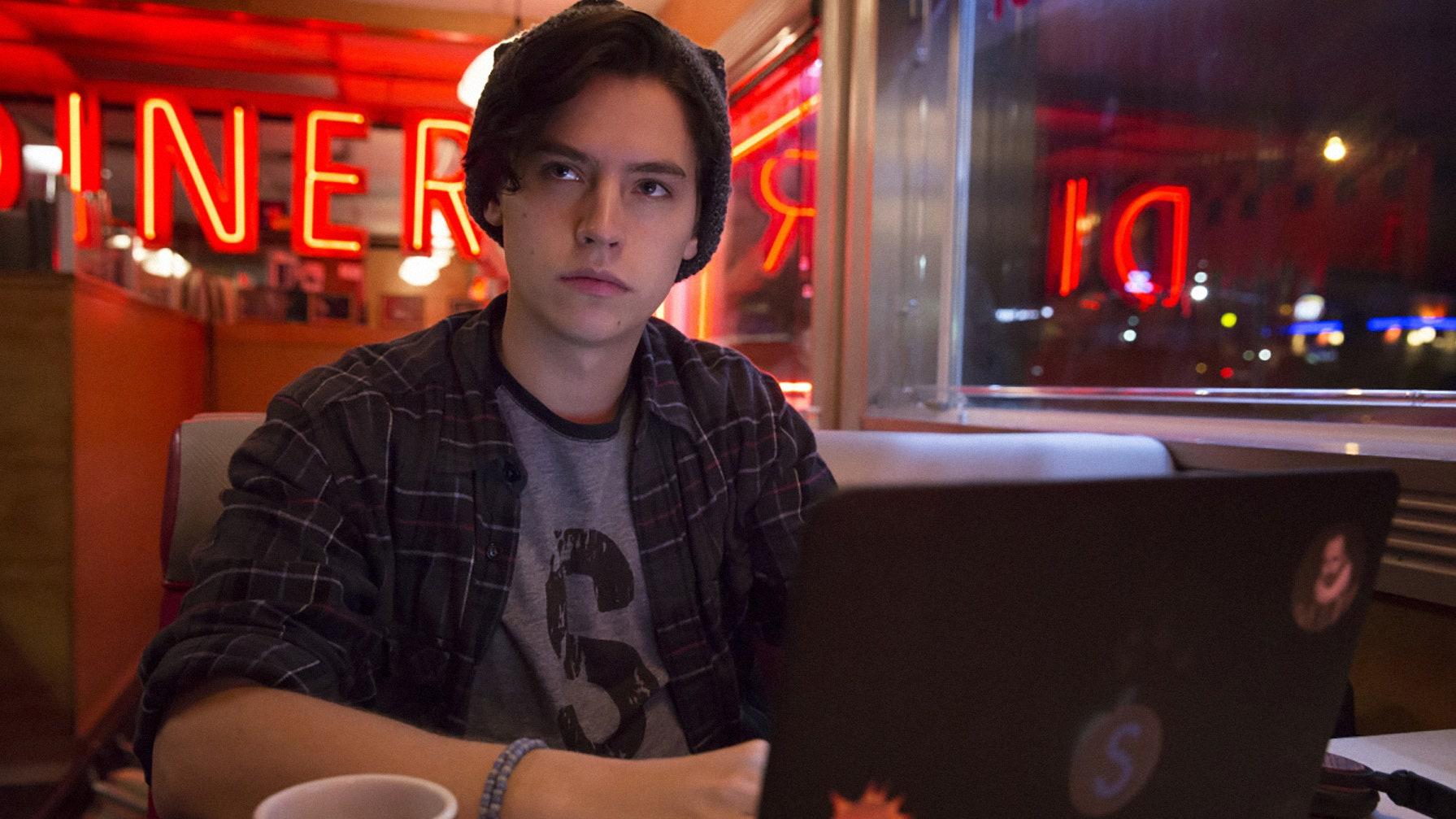1791x1007 Riverdale's Cole Sprouse Wears the Same Beanie Every Episode