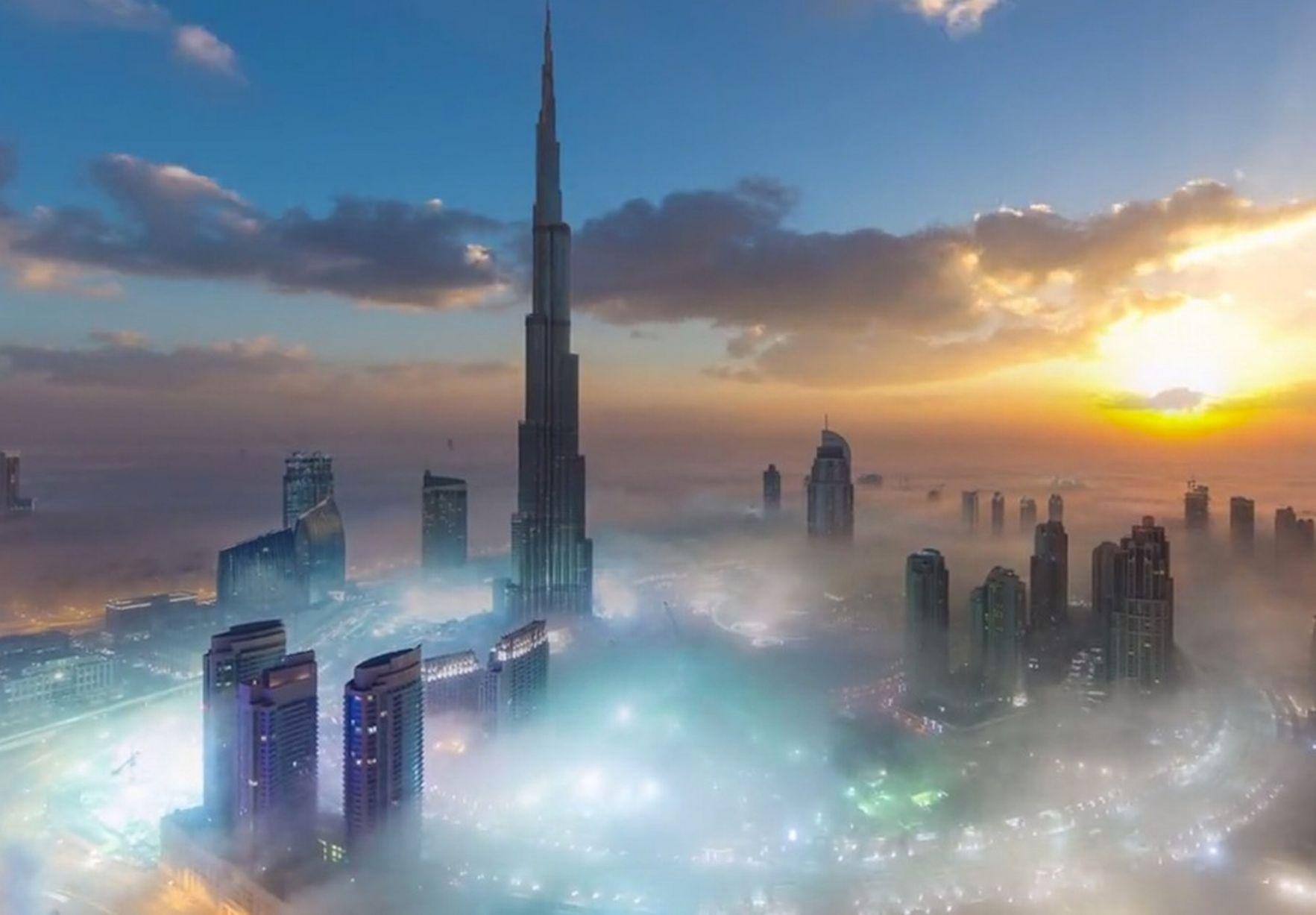 1765x1227 Amazing Dubai Flow Motion Video