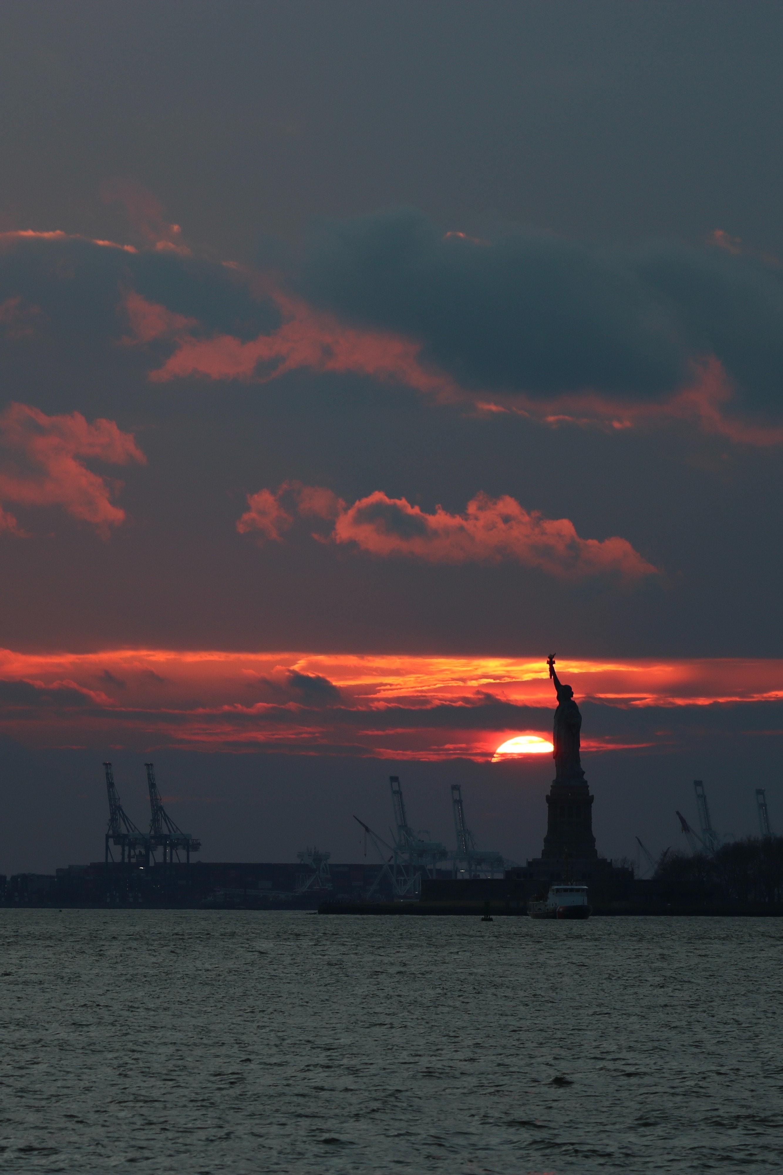 2667x4000 Silhouette of Statue of Liberty during Sunset · Free