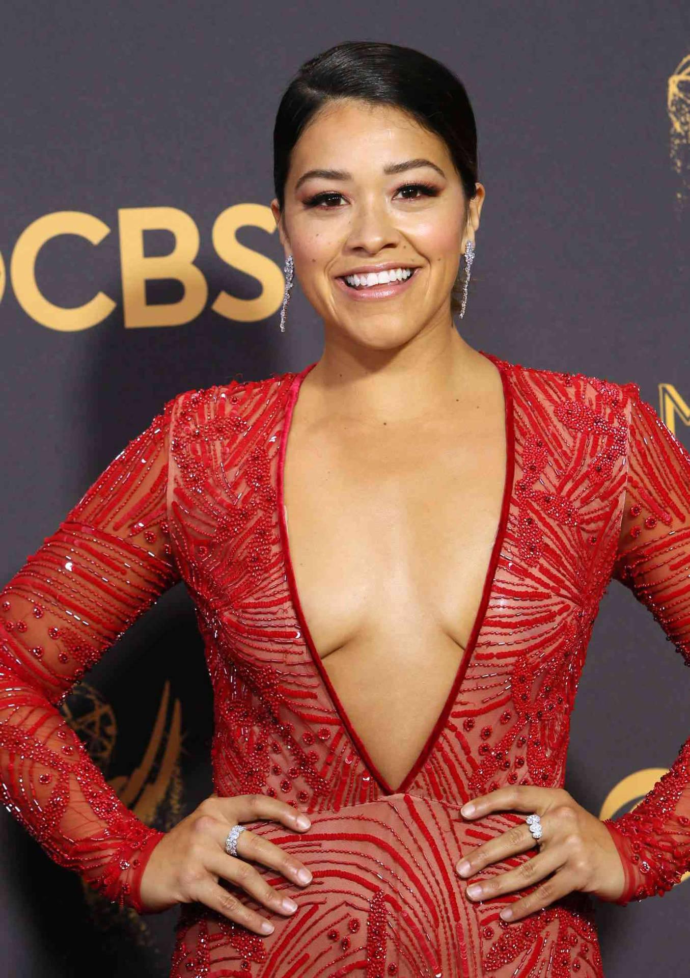 1355x1920 Download Gina Rodriguez Latina Girl Wallpaper