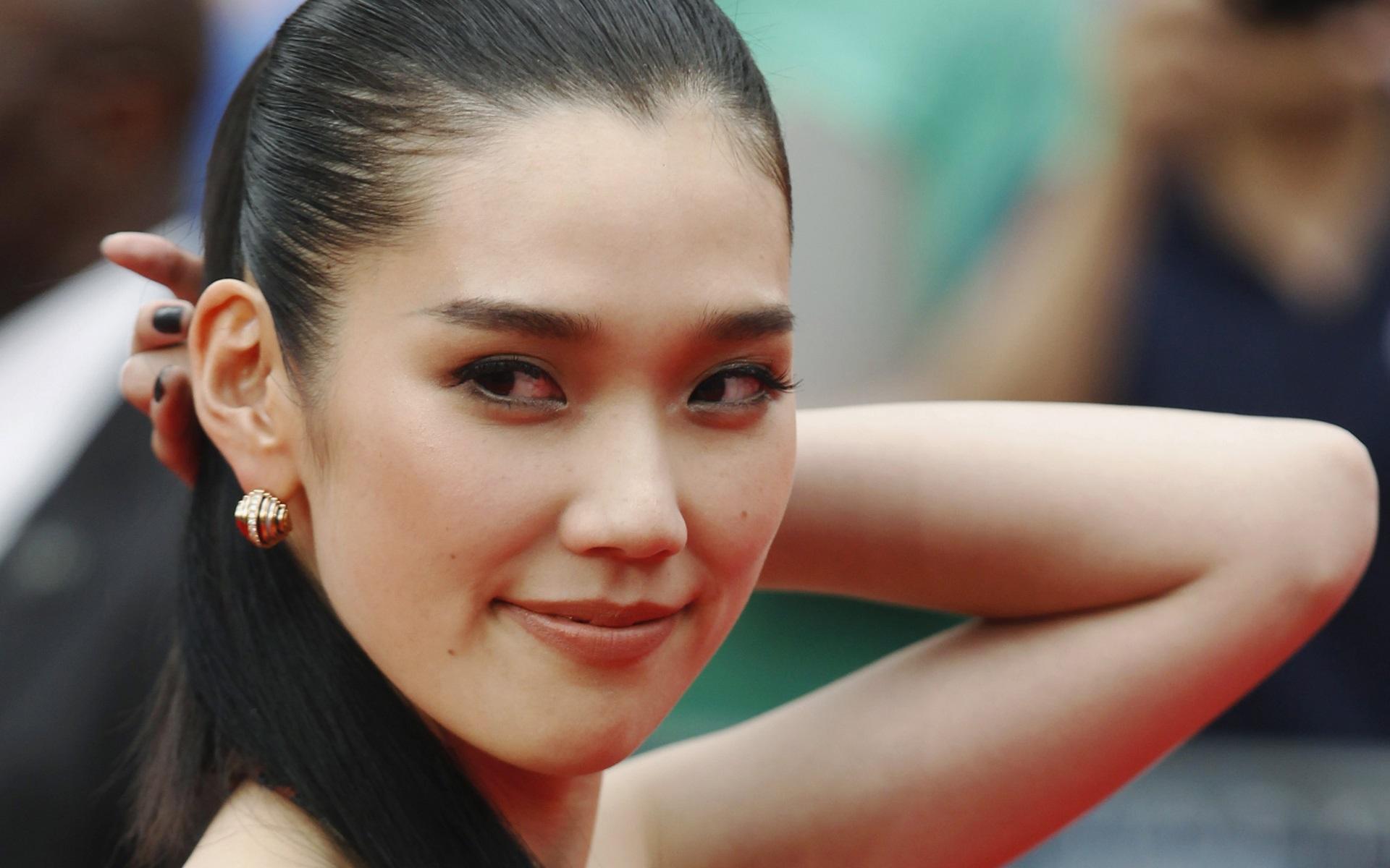 1920x1200 Tao Okamoto Wallpaper