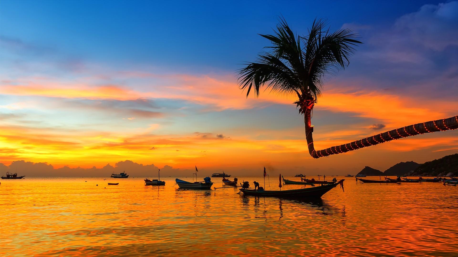 1920x1080 Beautiful sunset on the beach, Koh Tao, Thailand. Windows 10 Spotlight Image