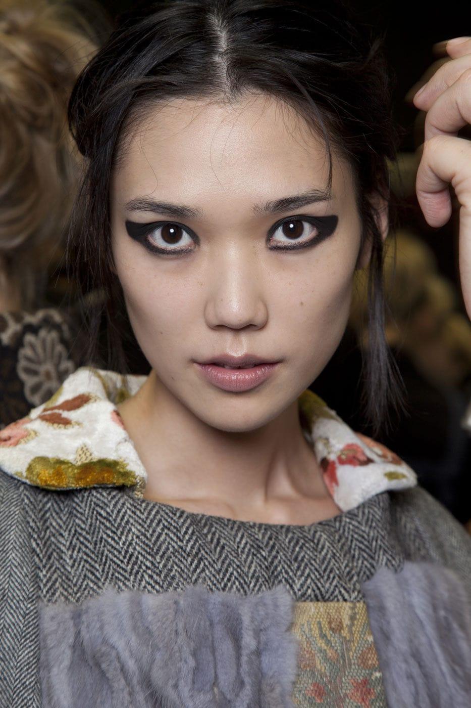 933x1400 Picture of Tao Okamoto