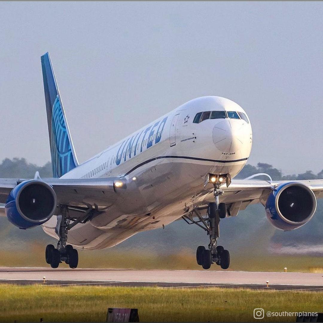 1080x1080 United Airlines cute. Might catch some tailwinds later. ✈️