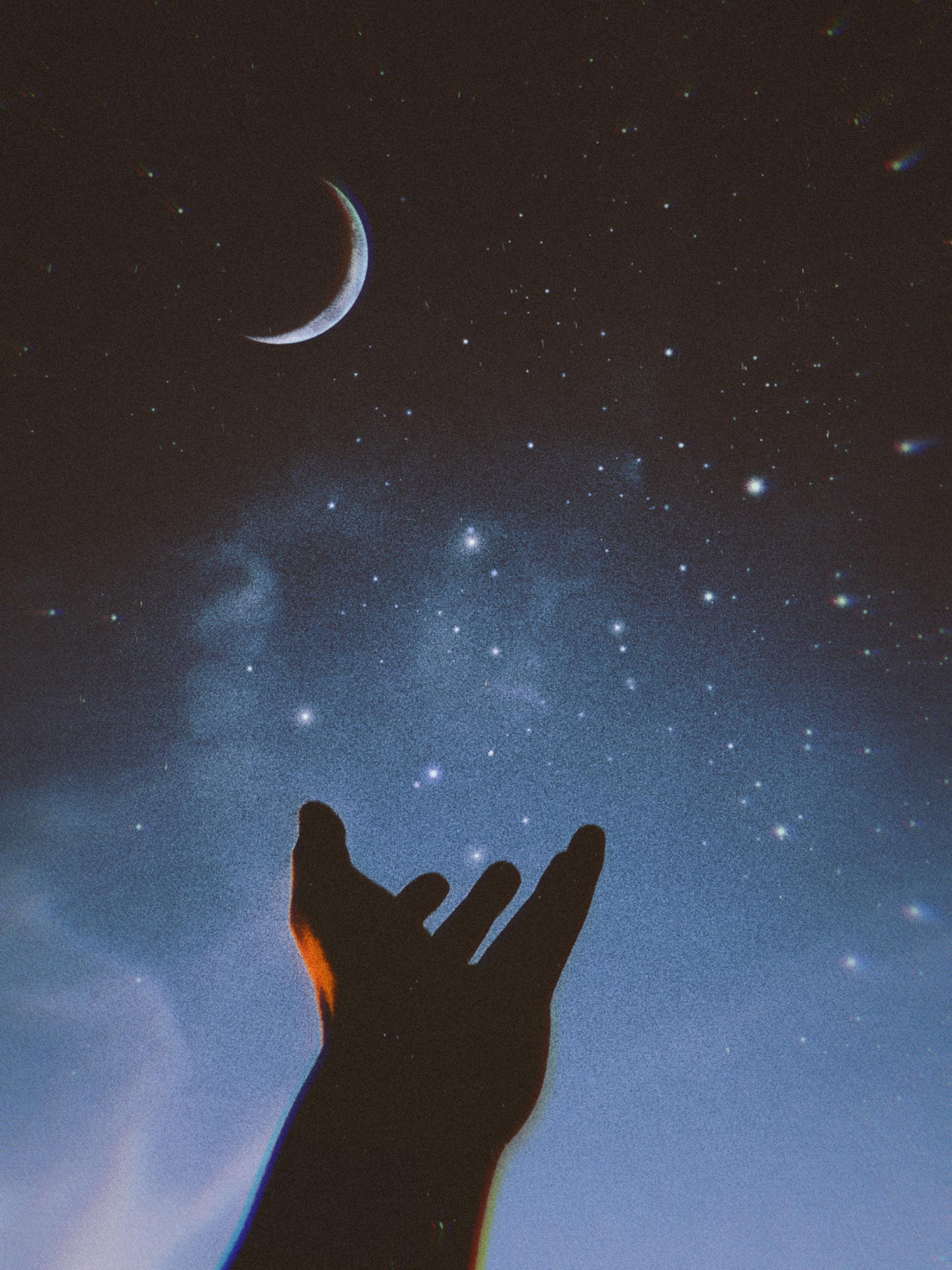 2508x3344 A Crescent Moon in the Starry Night Sky · Free