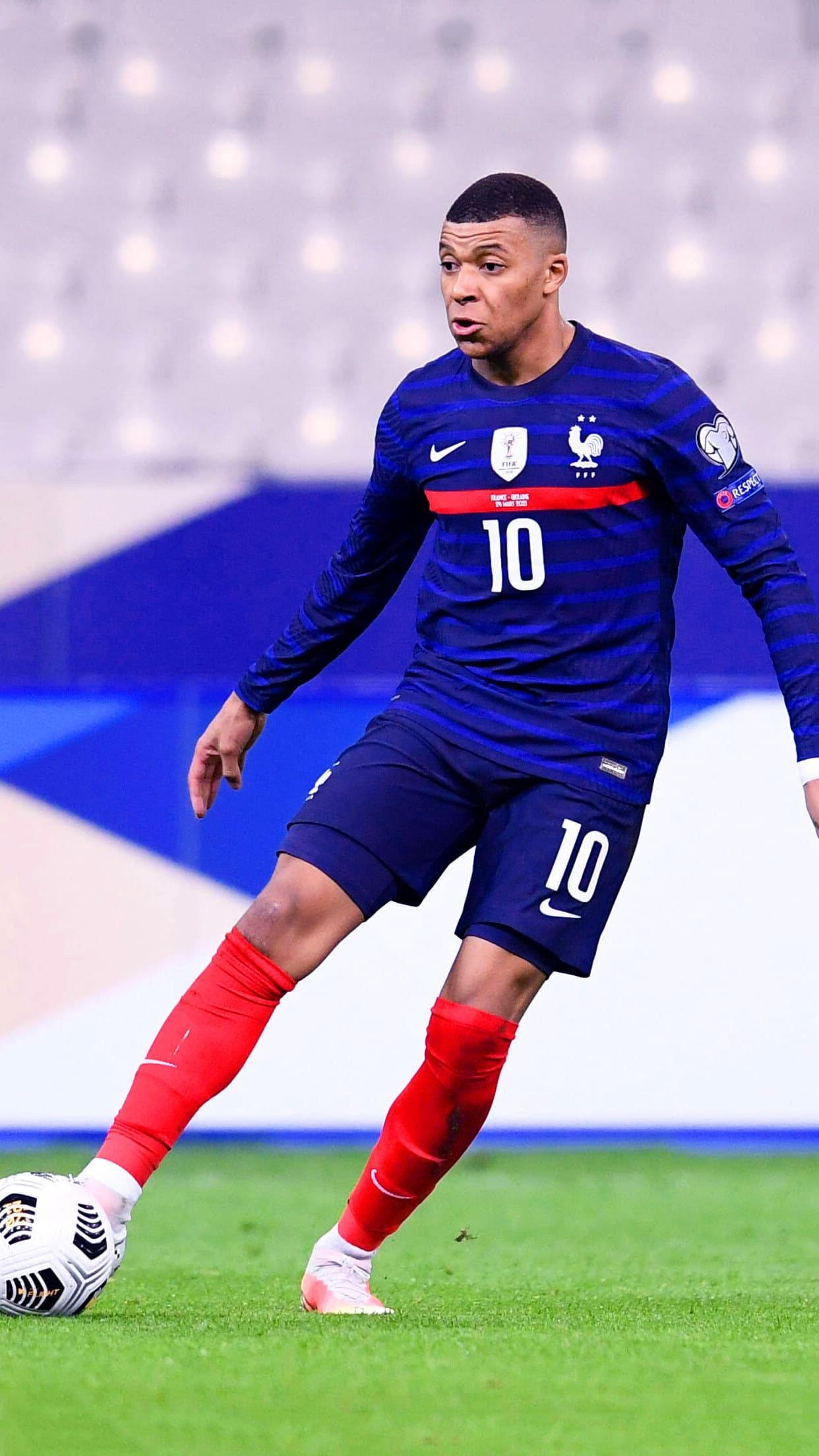 1242x2208 Mbappe Wallpaper