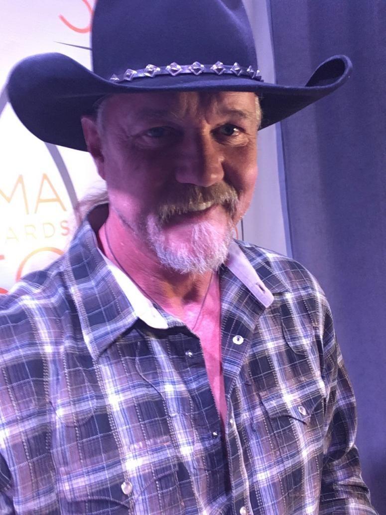 775x1033 GALLERY: CMA Awards: The Selfie Edition.1 The Wolf. Trace adkins, Country singers, Country music singers