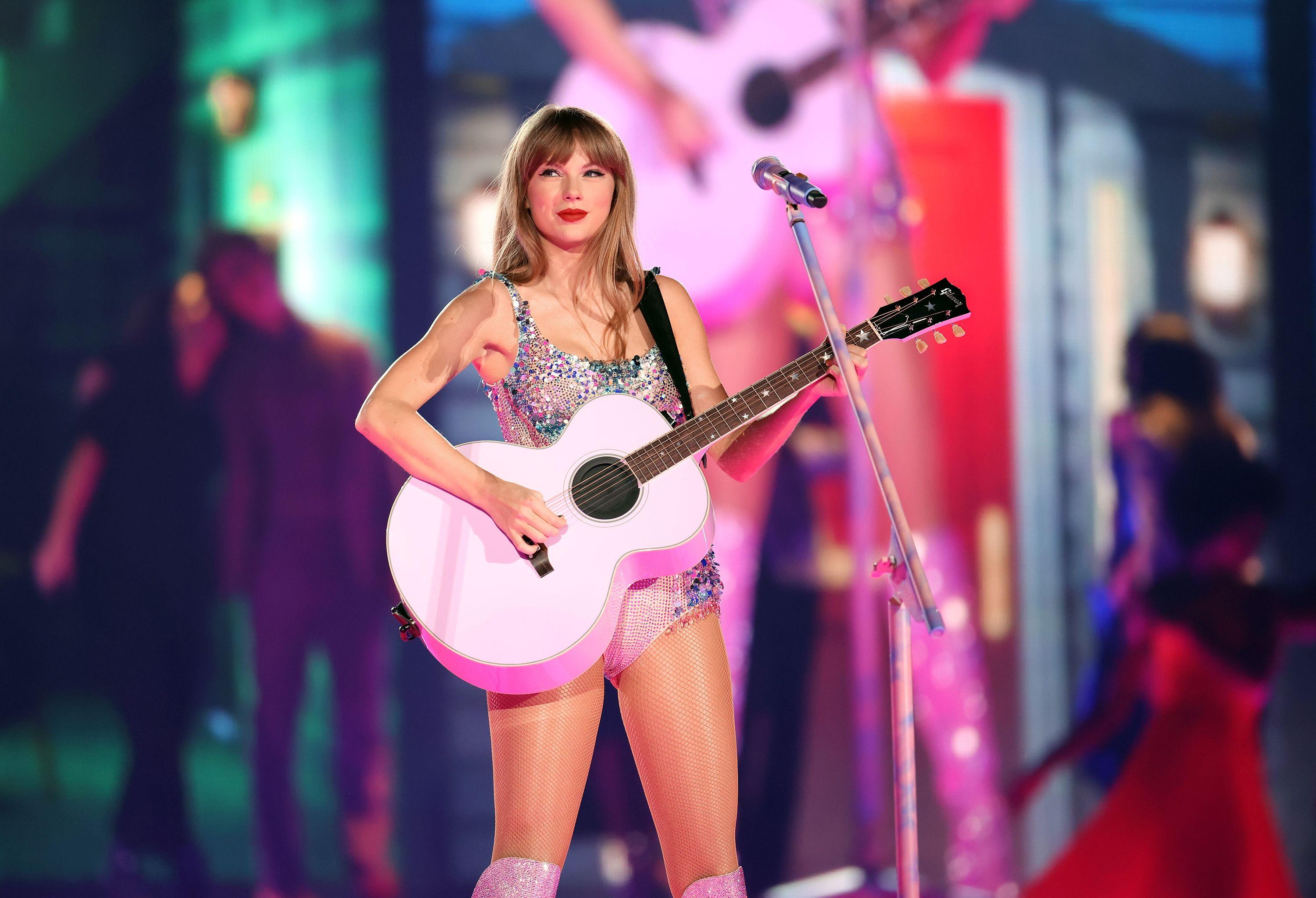 3000x2047 Taylor Swift travels through time during opening night of the 'Eras Tour'