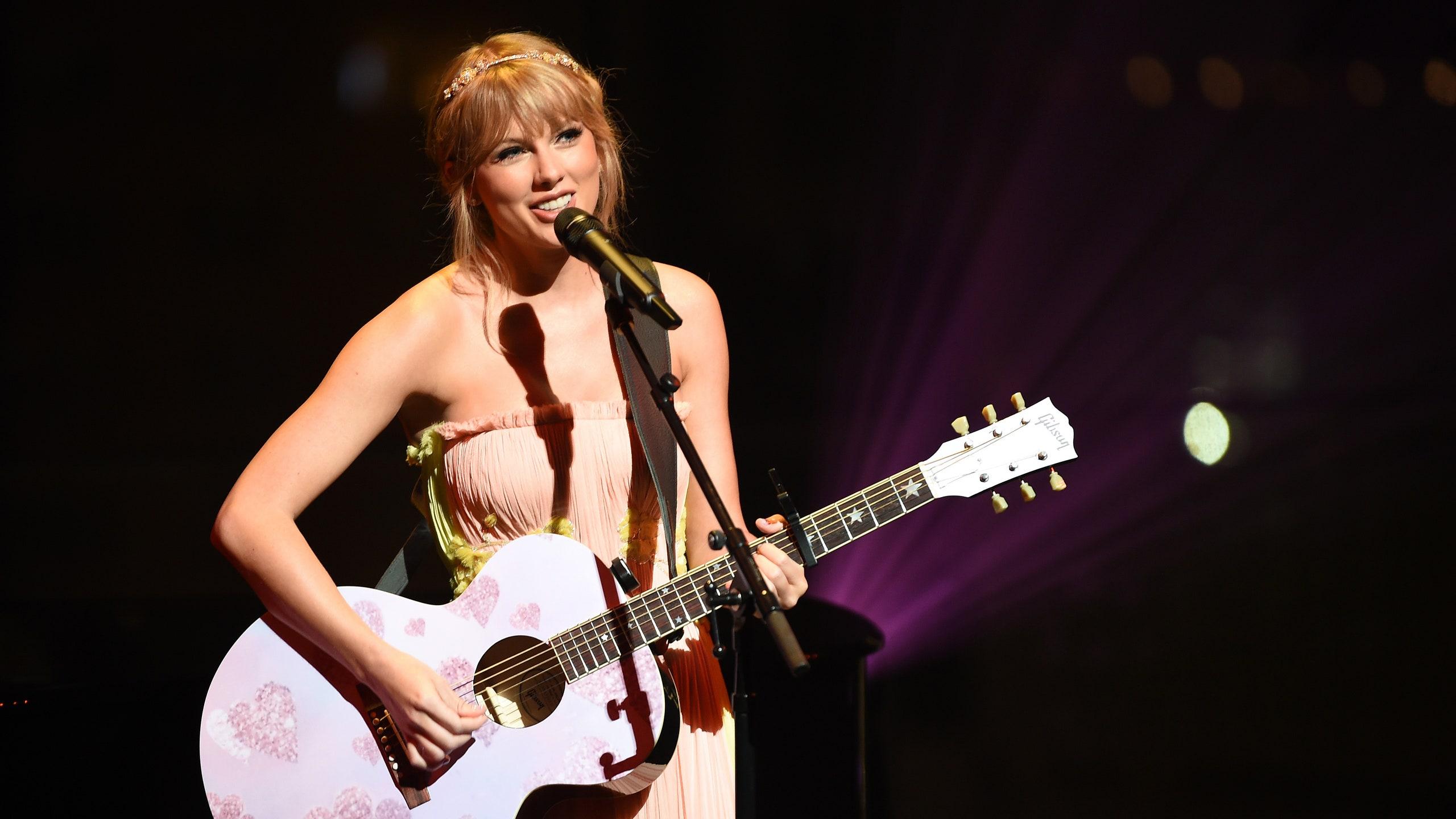 2560x1440 Taylor Swift's 'Eras' Tour Is Packed With Queer Guest Artists