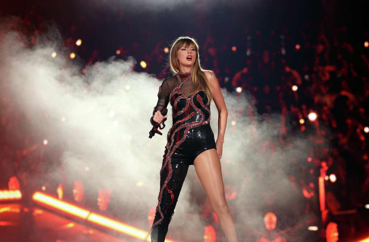 1200x787 PHOTOS: Taylor Swift kicks off 'Eras Tour' in fine fashion