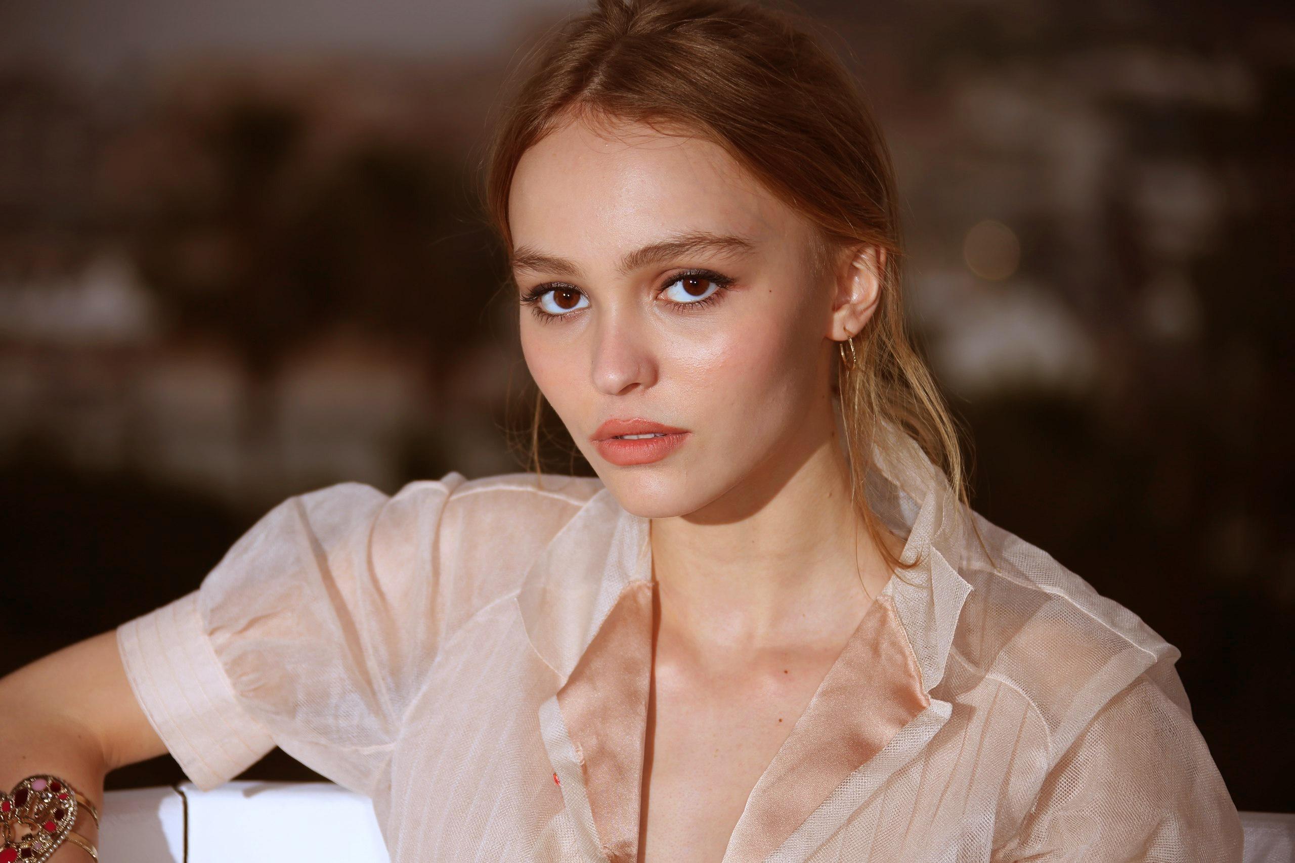2560x1707 Lily Rose Depp HD Wallpaper