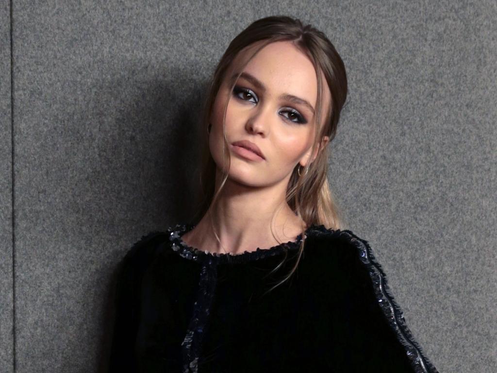 1024x768 Johnny Depp, Vanessa Paradis' Daughter Lily Rose Depp's Lingerie Photo