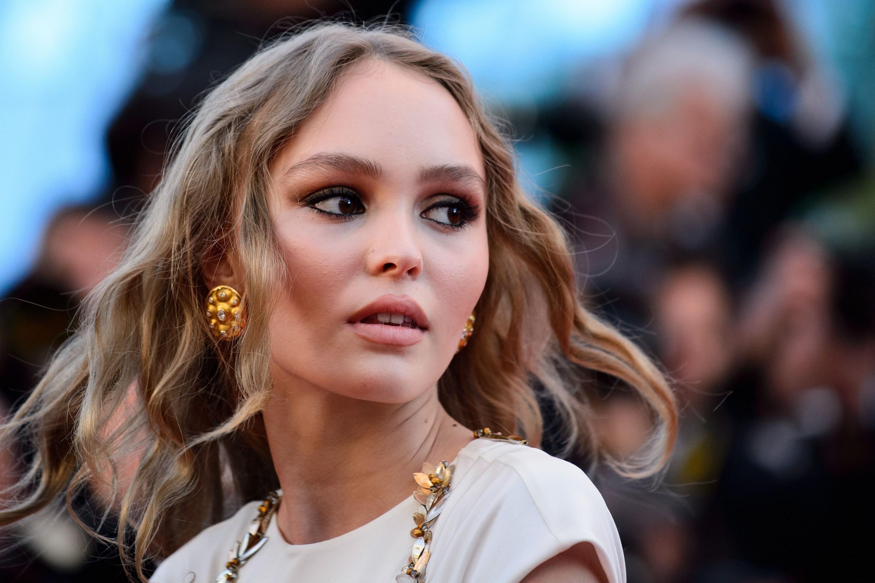 3000x2000 Lily Rose Depp HD Wallpaper