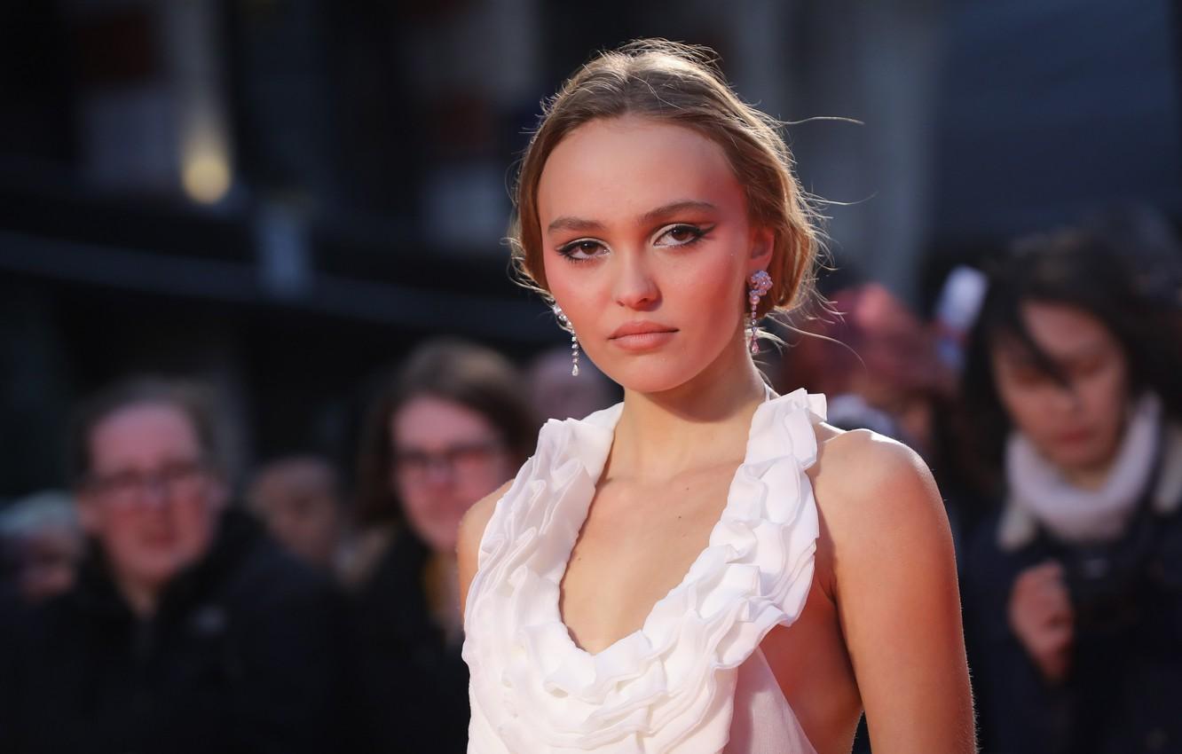 1332x850 Wallpaper Pose, Model, Makeup, Actress, Photohoot, Hair, Lily Rose Depp, Lily Rose Depp Image For Desktop, Section девушки