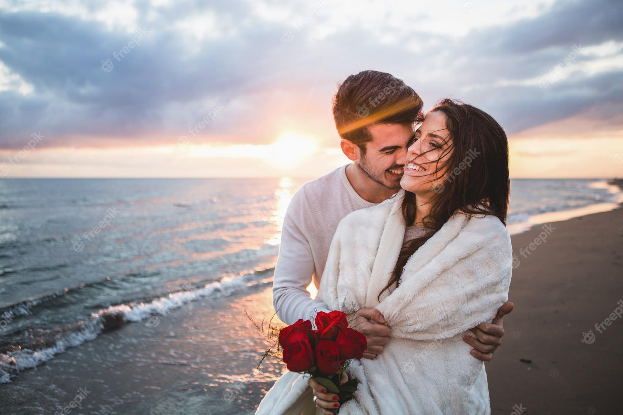 2000x1333 Romantic Couple Image