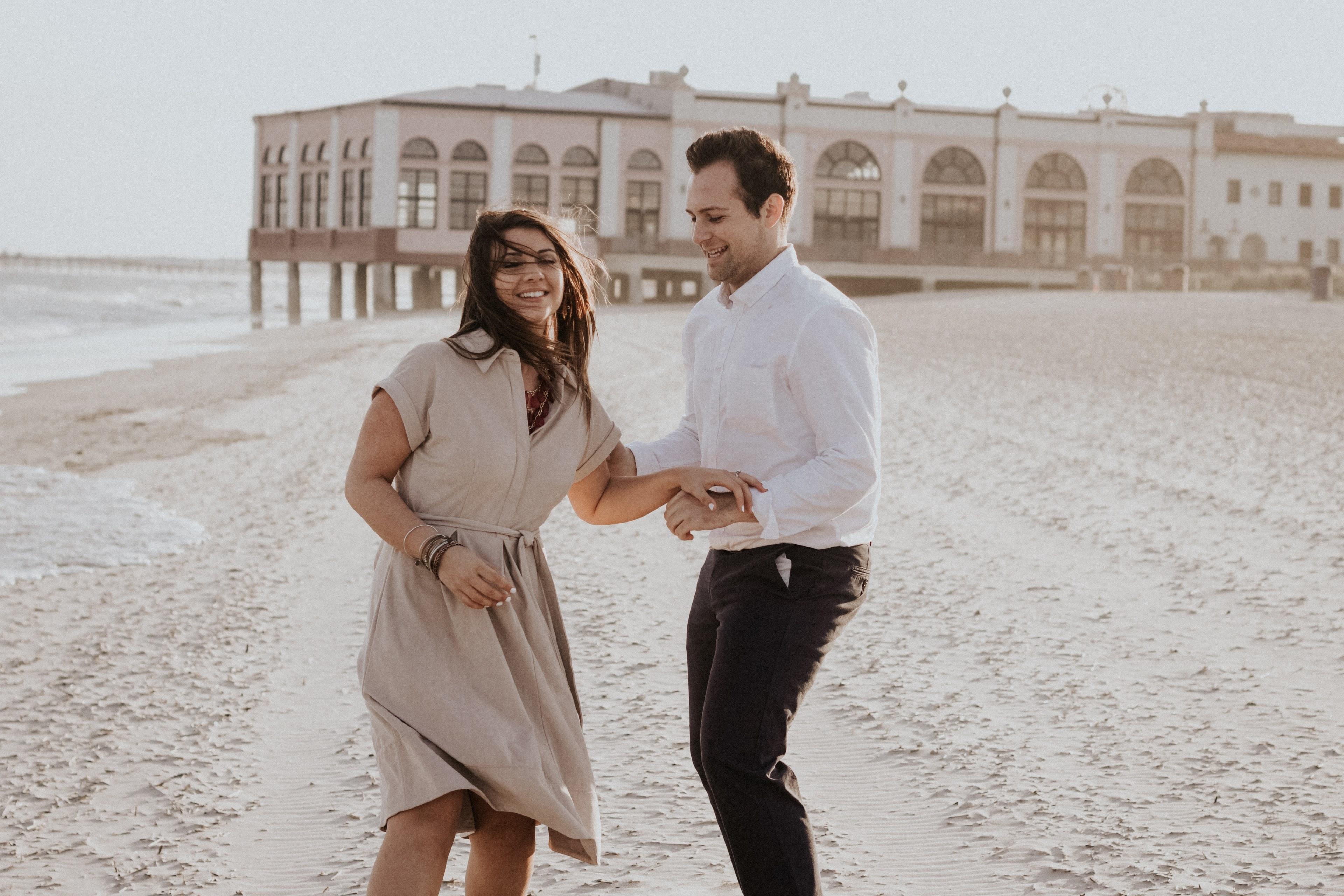 3840x2560 Wallpaper / a smiling couple touches hands in the wind on the beach at the ocean city boardwalk, beach couple 4k wallpaper free download