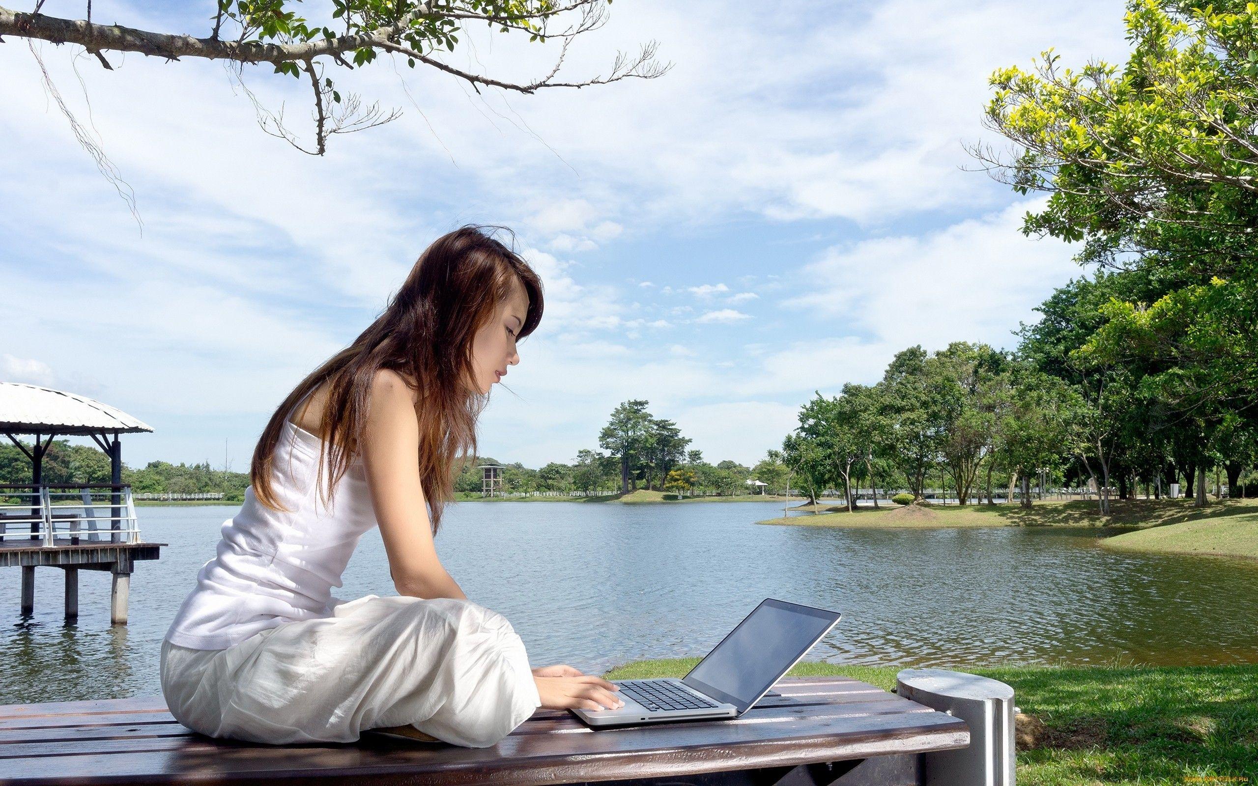 2560x1600 Japanese woman with laptop wallpaper and image