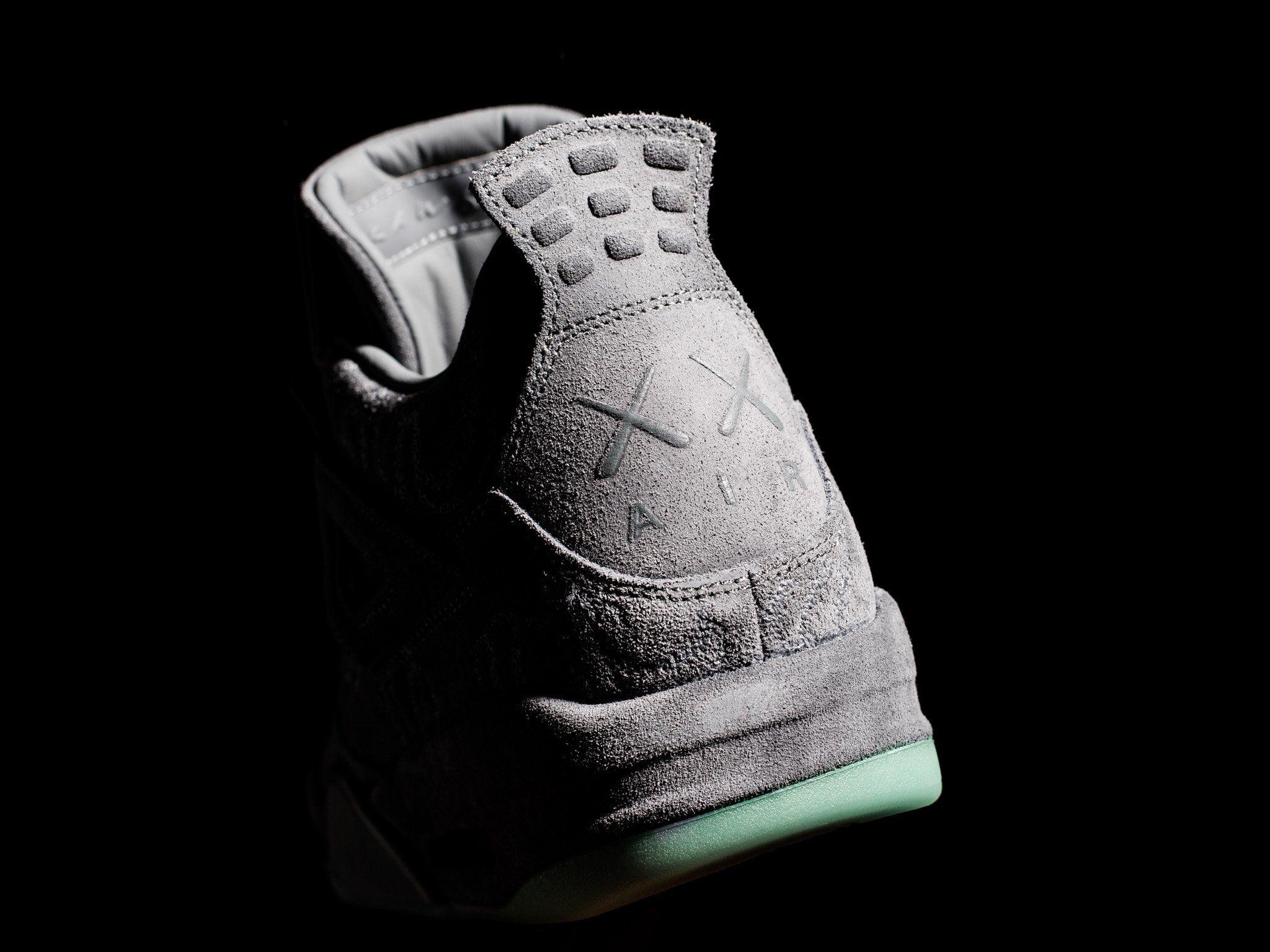 2048x1536 JORDAN X KAWS