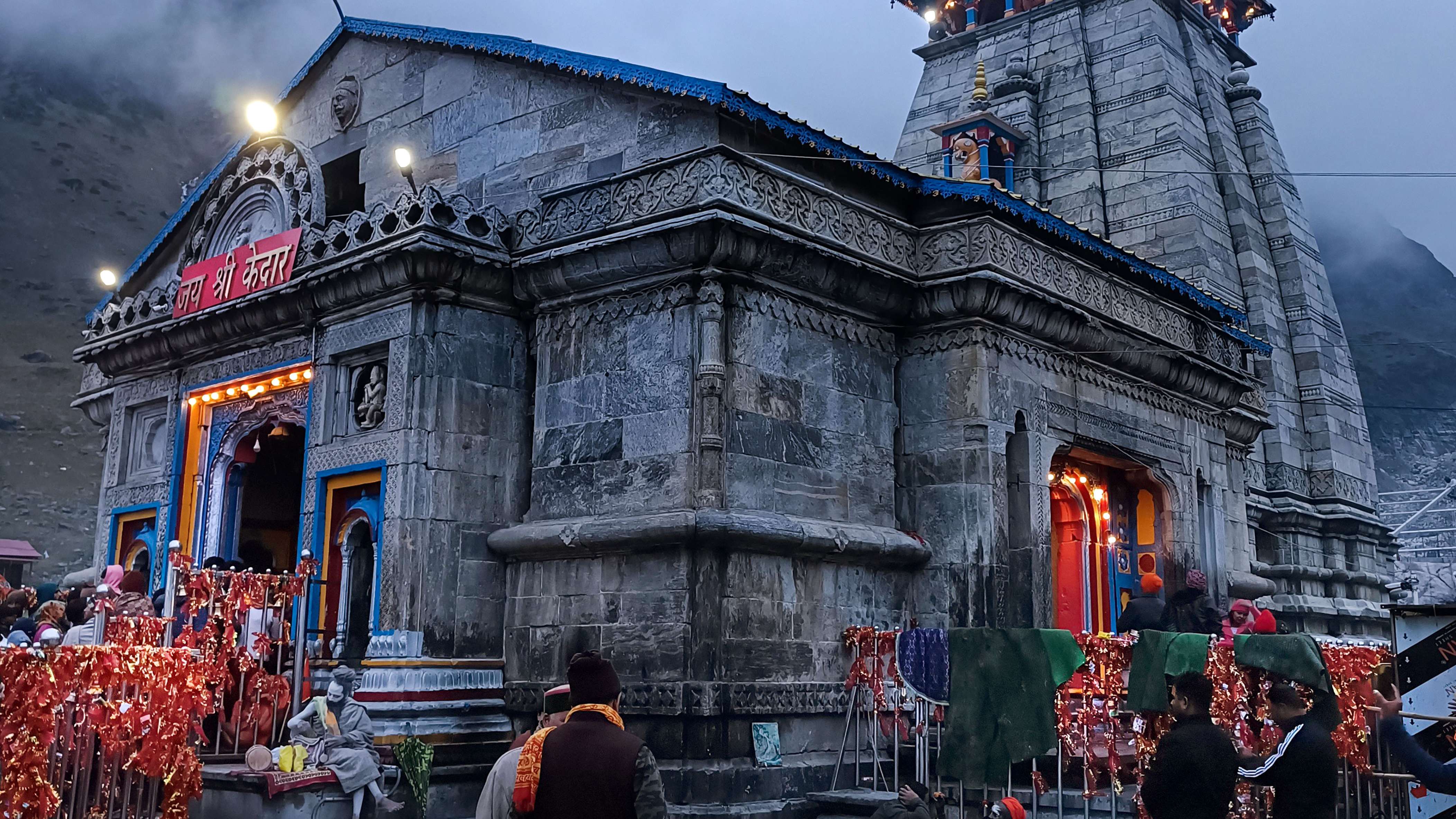 4209x2367 Sacred portals of Kedarnath closed for winter