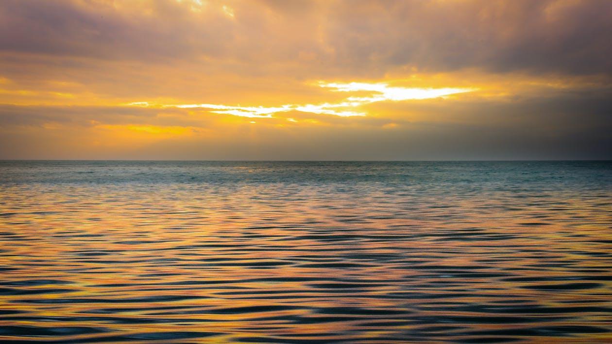 1260x709 Kostenloses Foto zum Thema: 4k wallpaper, bewölkt, dämmerung, dramatischer himmel, friedlich, goldene stunde, horizont, landschaft, landschaftlich, meer, natur, naturfotografie, ozean, ruhig, seelandschaft, sonnenaufgang, sonnenuntergang