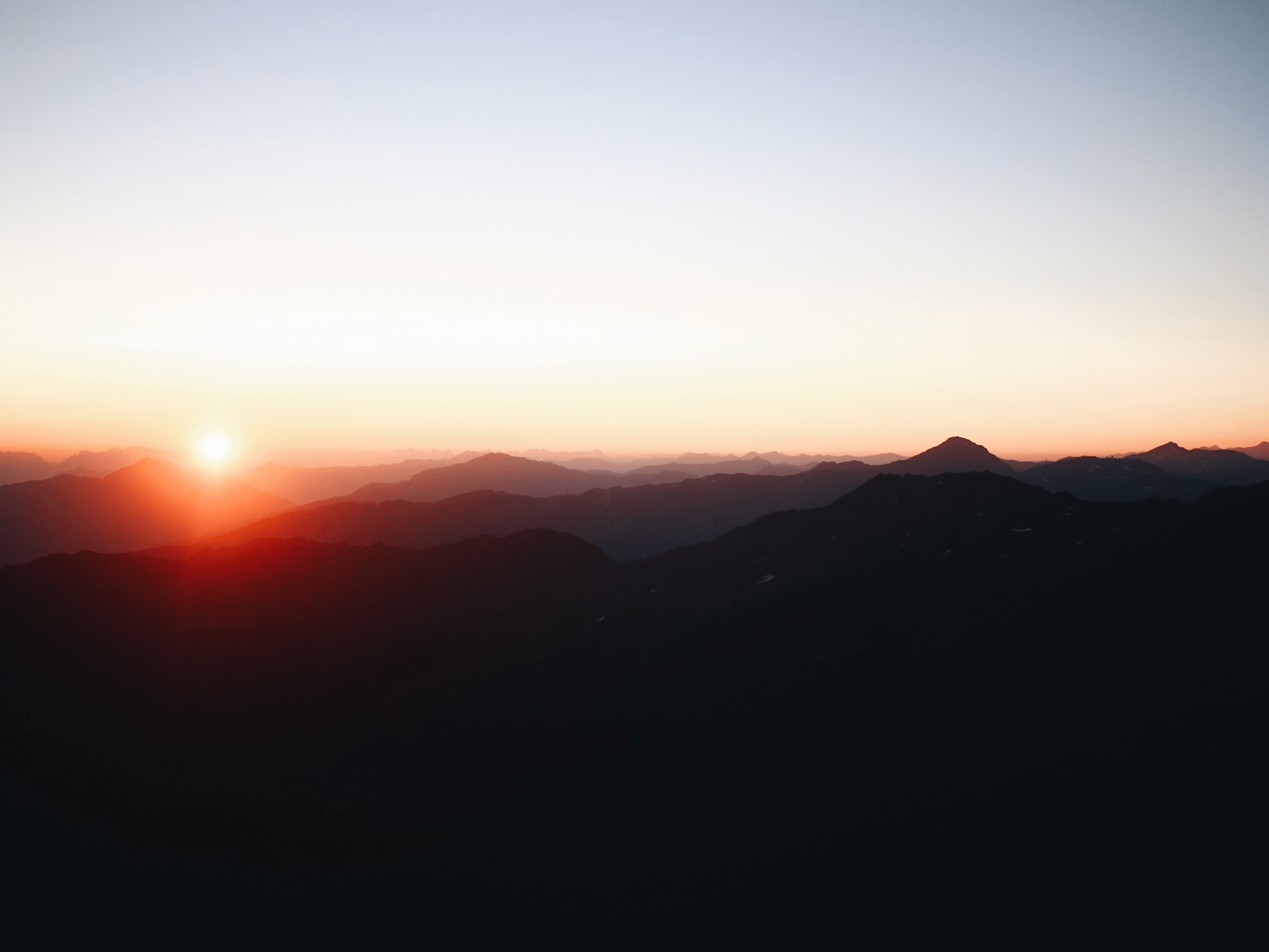 2046x1536 August Wallpaper: Sonnenaufgang Love Handmade
