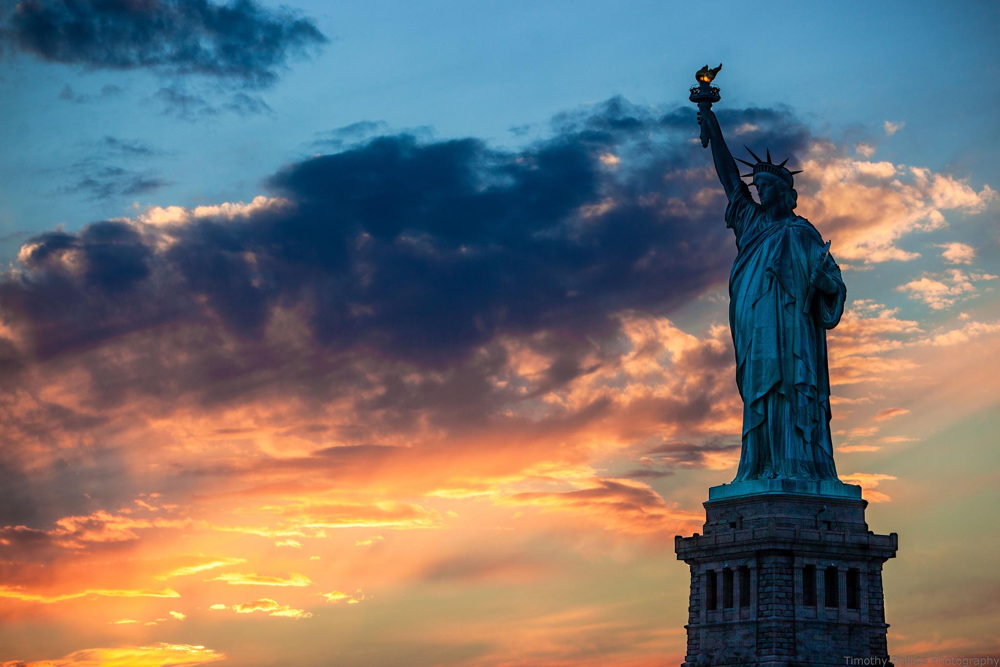 2048x1365 Statue of Liberty Wallpaper