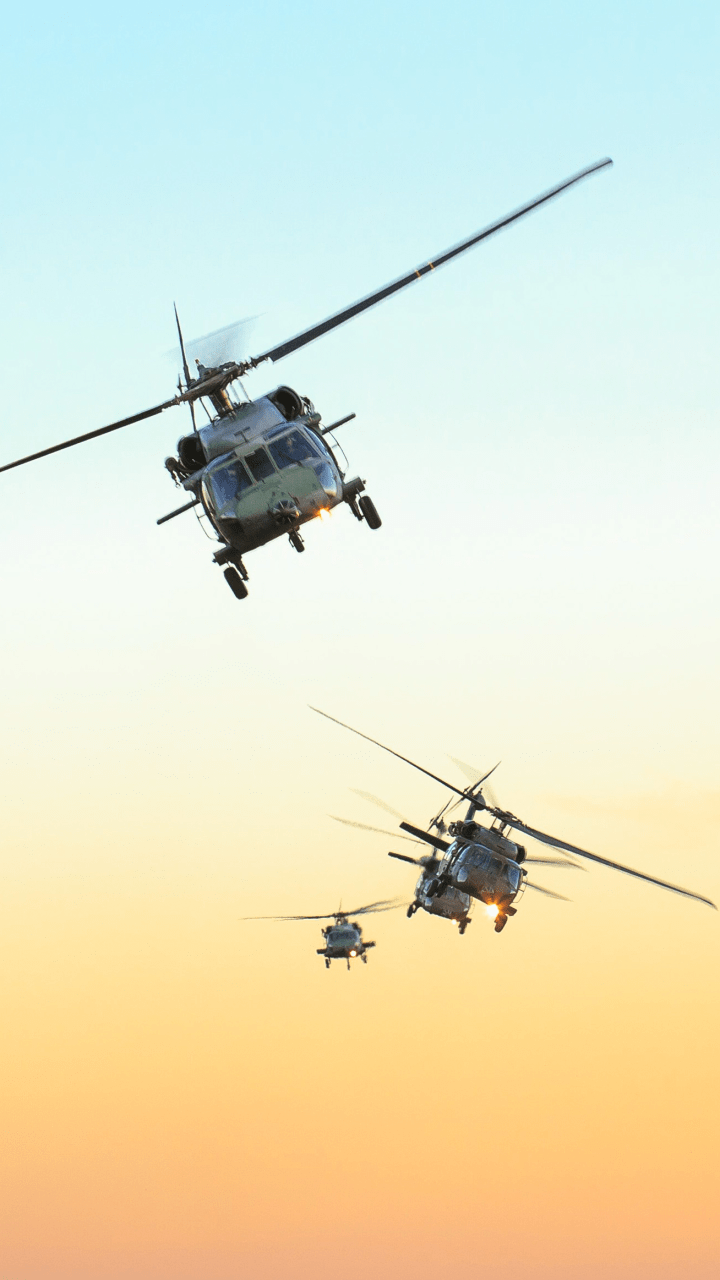 720x1280 Sikorsky UH 60 Black Hawk. Cool Wallpaper For Phones, Phone Wallpaper, Wallpaper