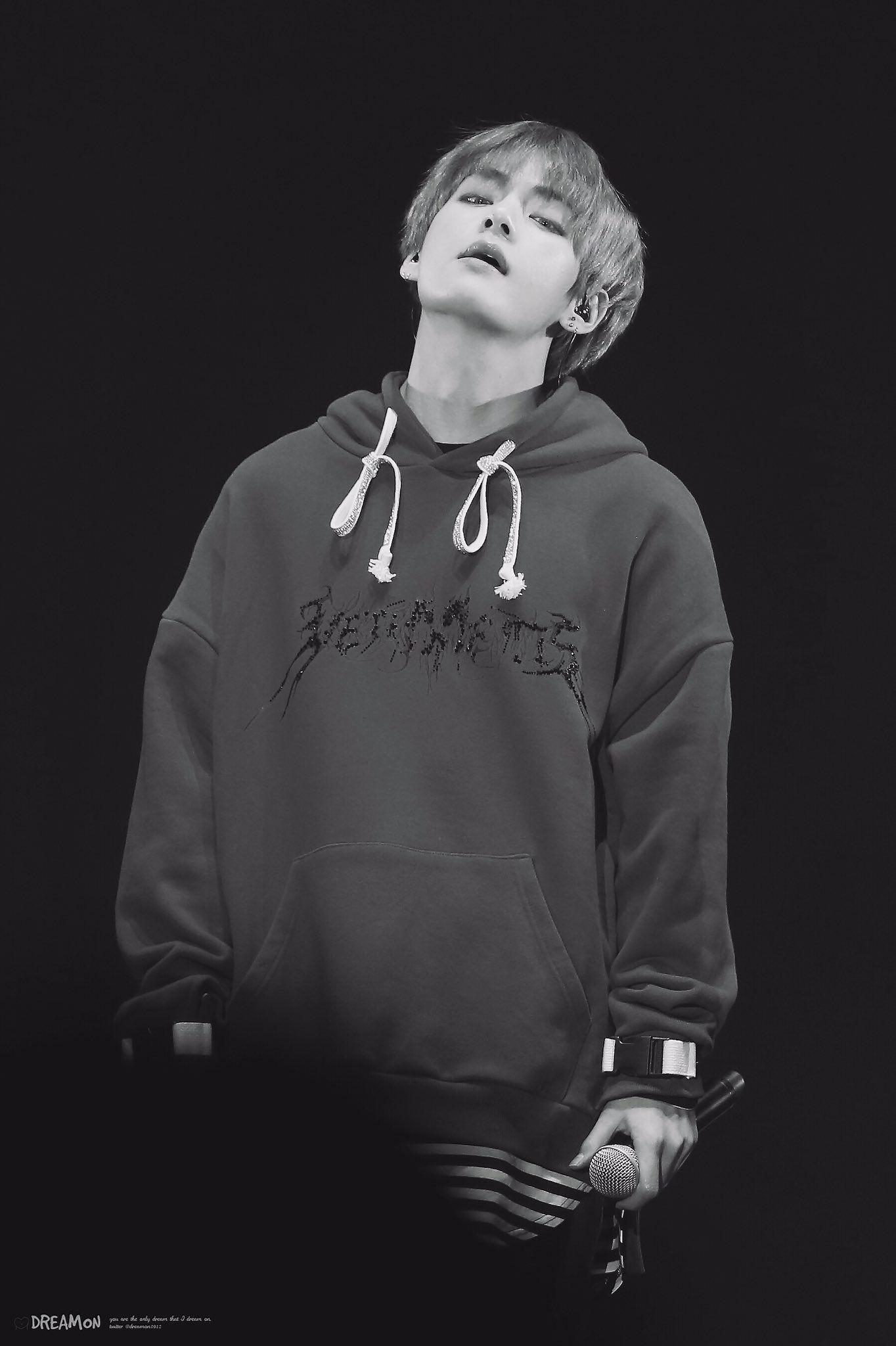 1364x2048 V during the WINGS Tour Live Trilogy Episode III. BTS Wallpaper