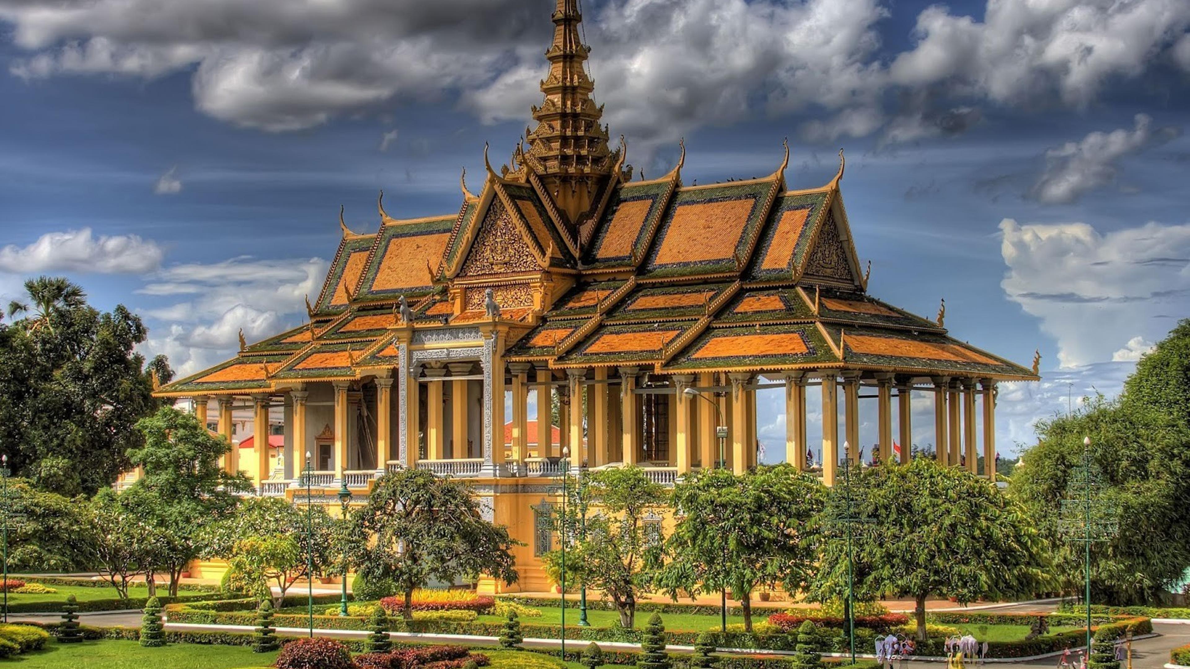 3840x2160 Cambodia Royal Palace and surrounding park