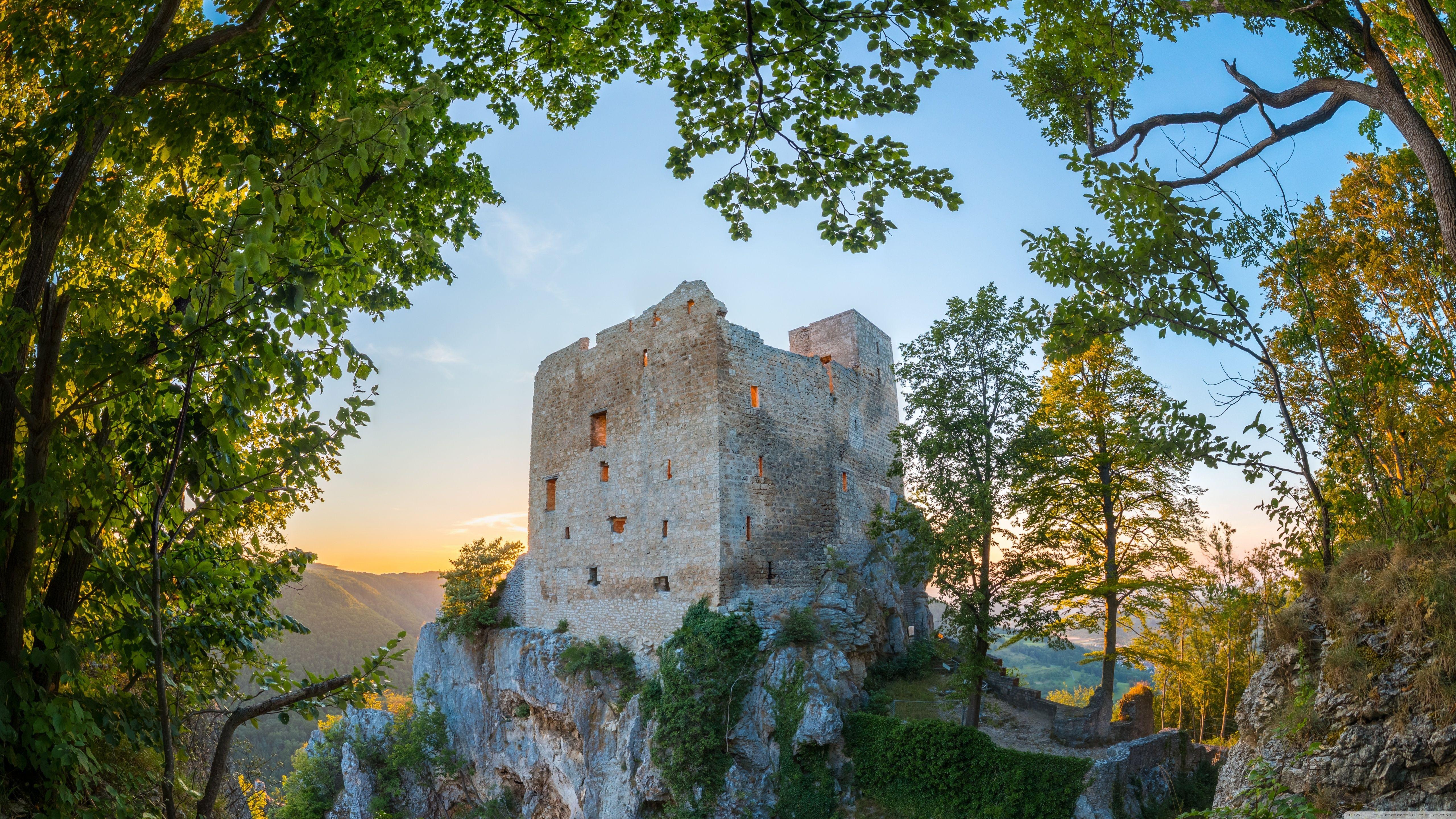5120x2880 Ruined Castle Wallpaper