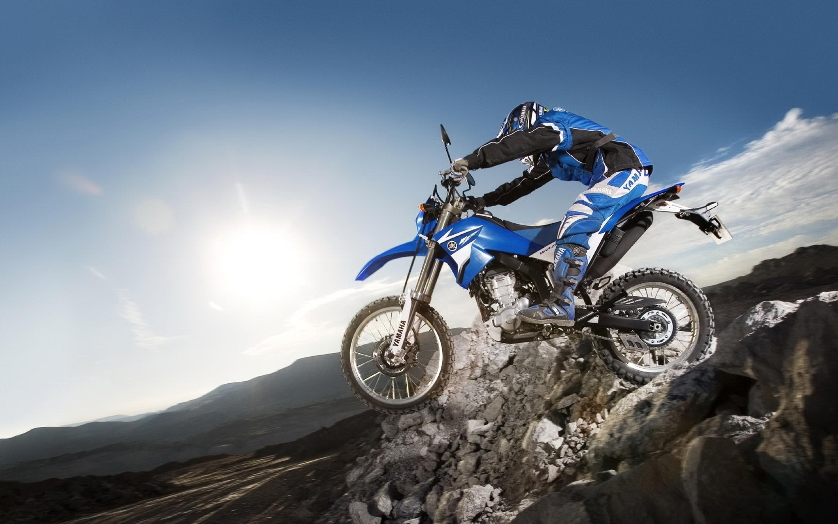 2880x1800 Motorcycle on the mountains