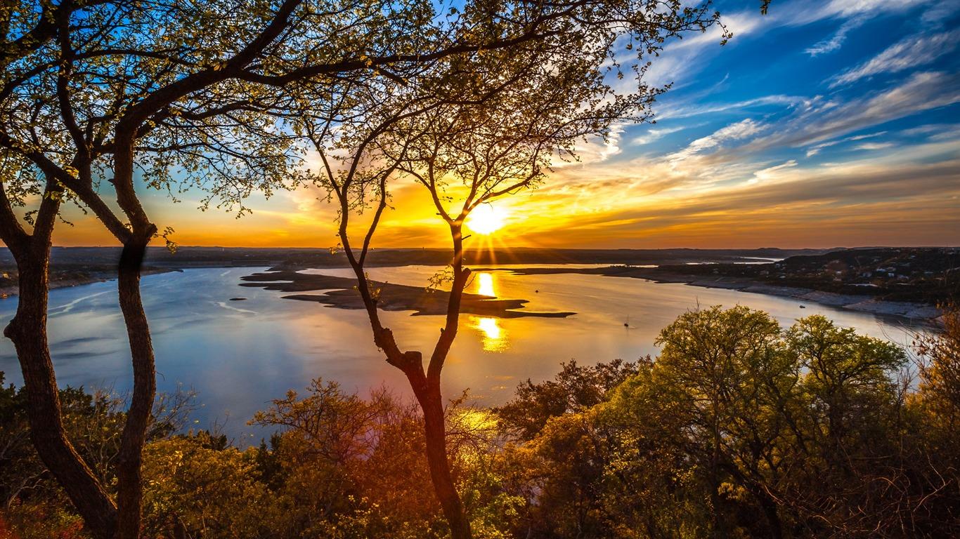 1366x768 Autumn Sunshine Retina Landscape Wallpaper