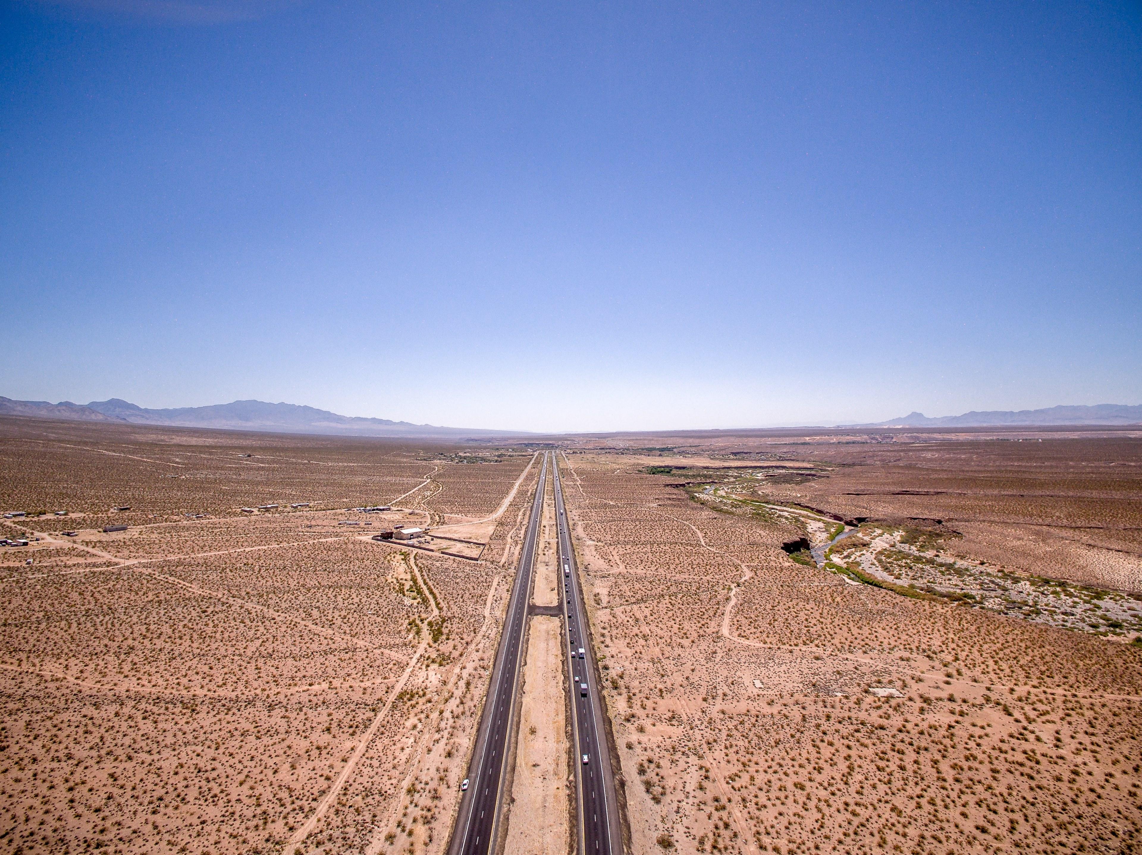 3840x2878 Wallpaper / highway roads divide the rocky desert terrain in arizona, arizona heat 4k wallpaper free download