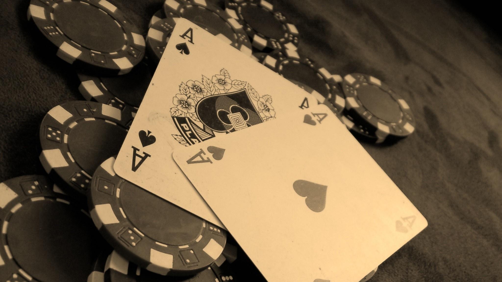 2048x1152 black, watch, photography, playing cards, poker, hand, shape, close up Gallery HD Wallpaper