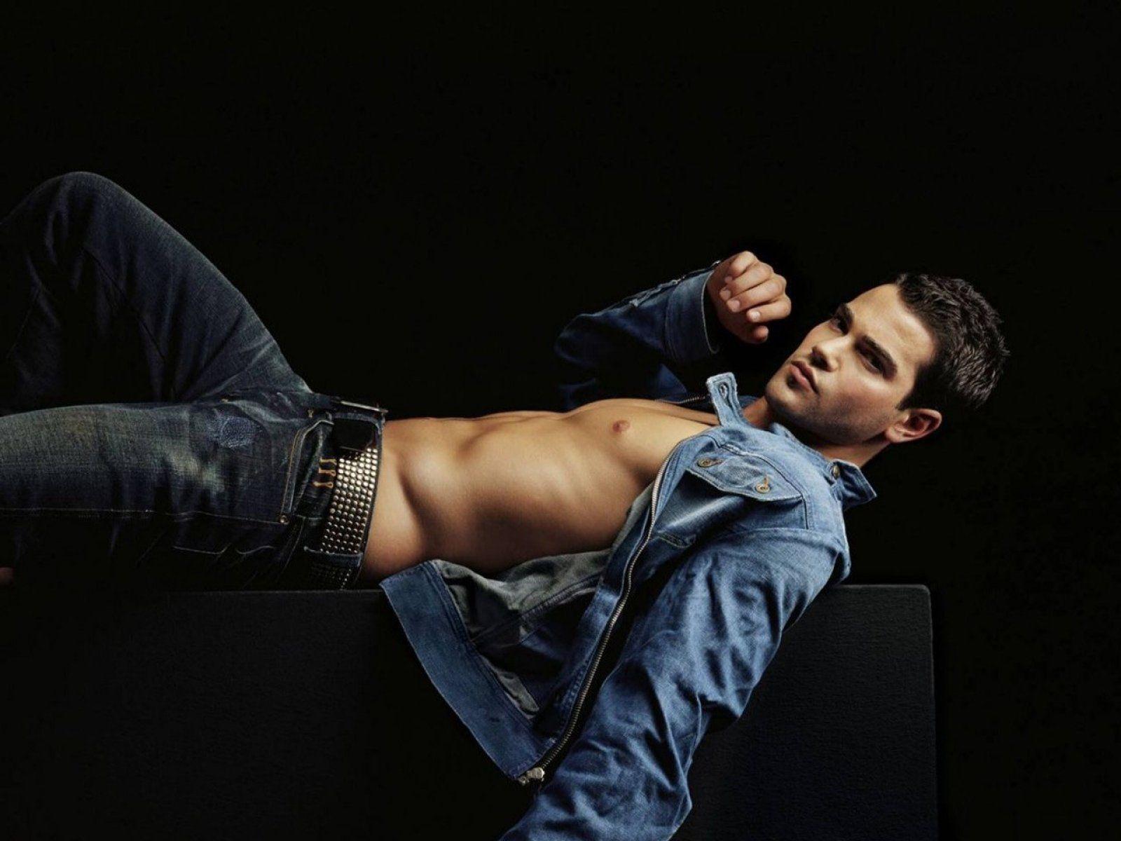 1600x1200 Handsome Men Wallpaper
