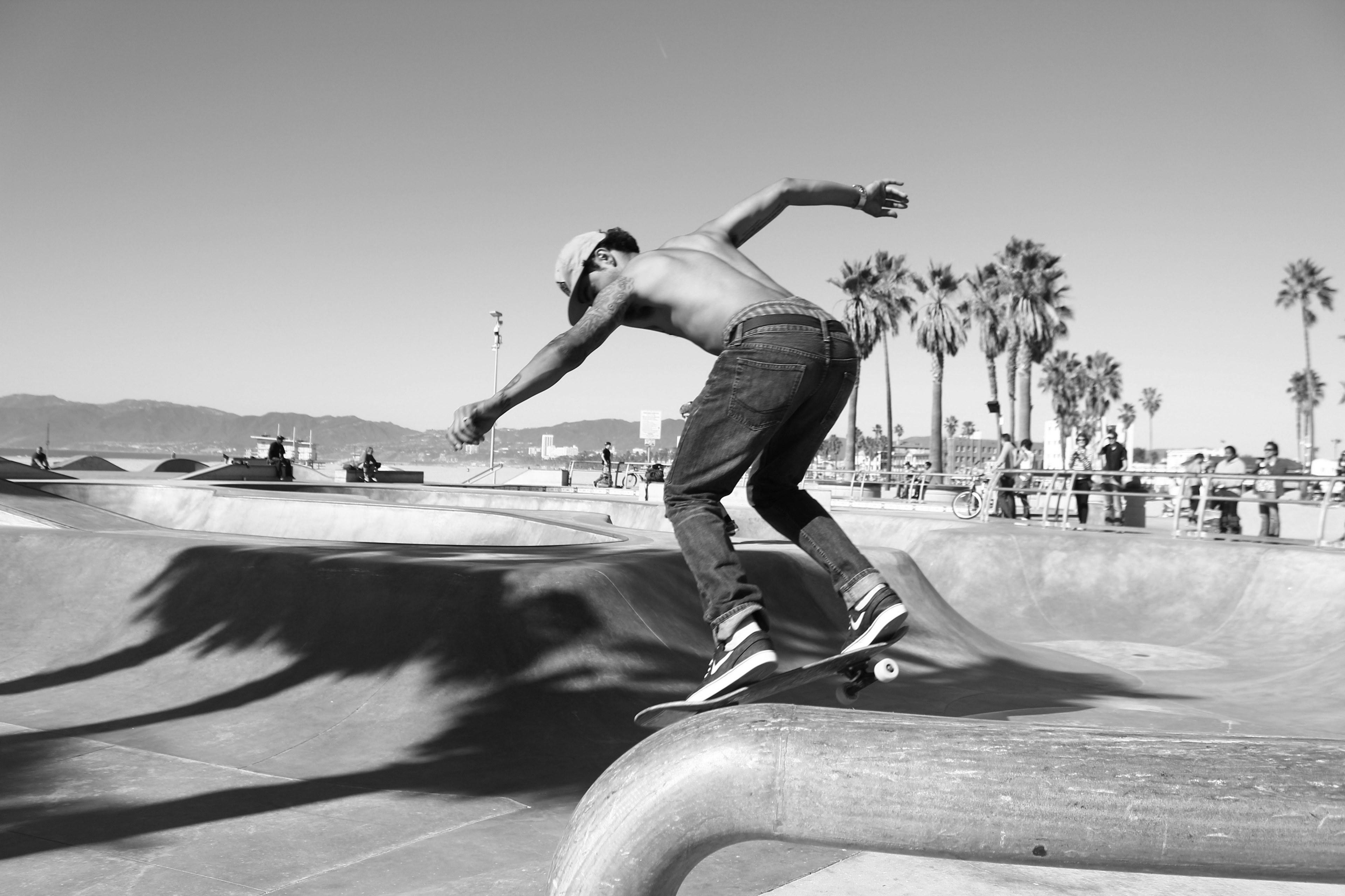 3840x2560 Wallpaper / a shirtless man skateboarding at the venice beach skatepark, venice skateboarder on ramp 4k wallpaper free download