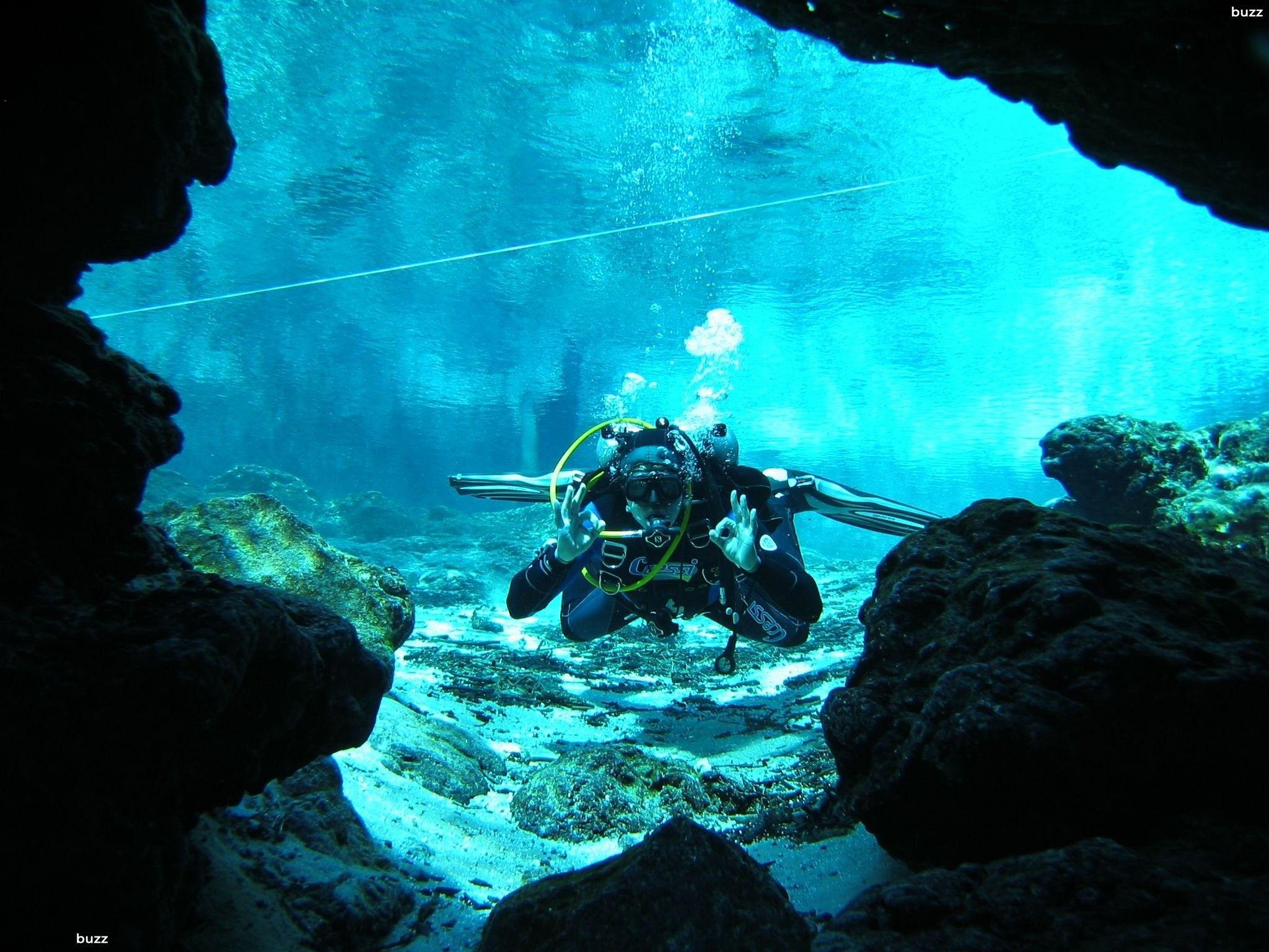 2048x1536 Scuba iPhone Wallpaper