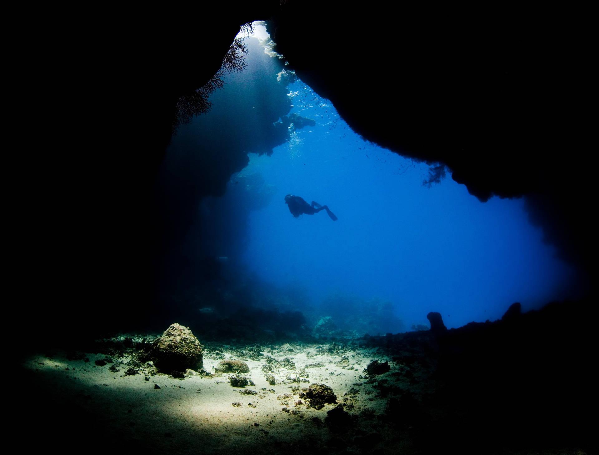 1920x1458 Download Scuba Diving Sunlight Cave Wallpaper