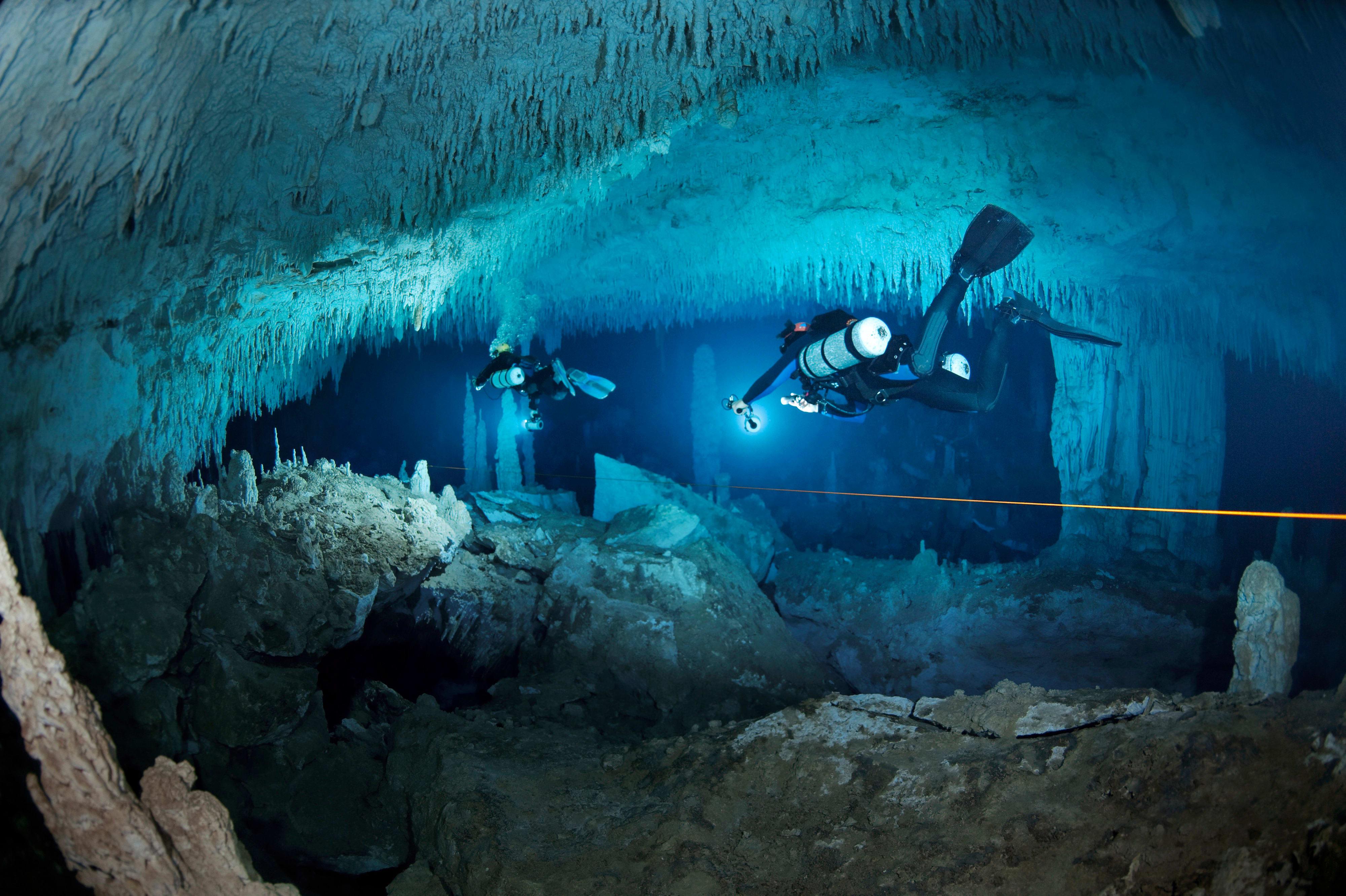 4000x2663 Incredible photo Jill Heinerth cave diving