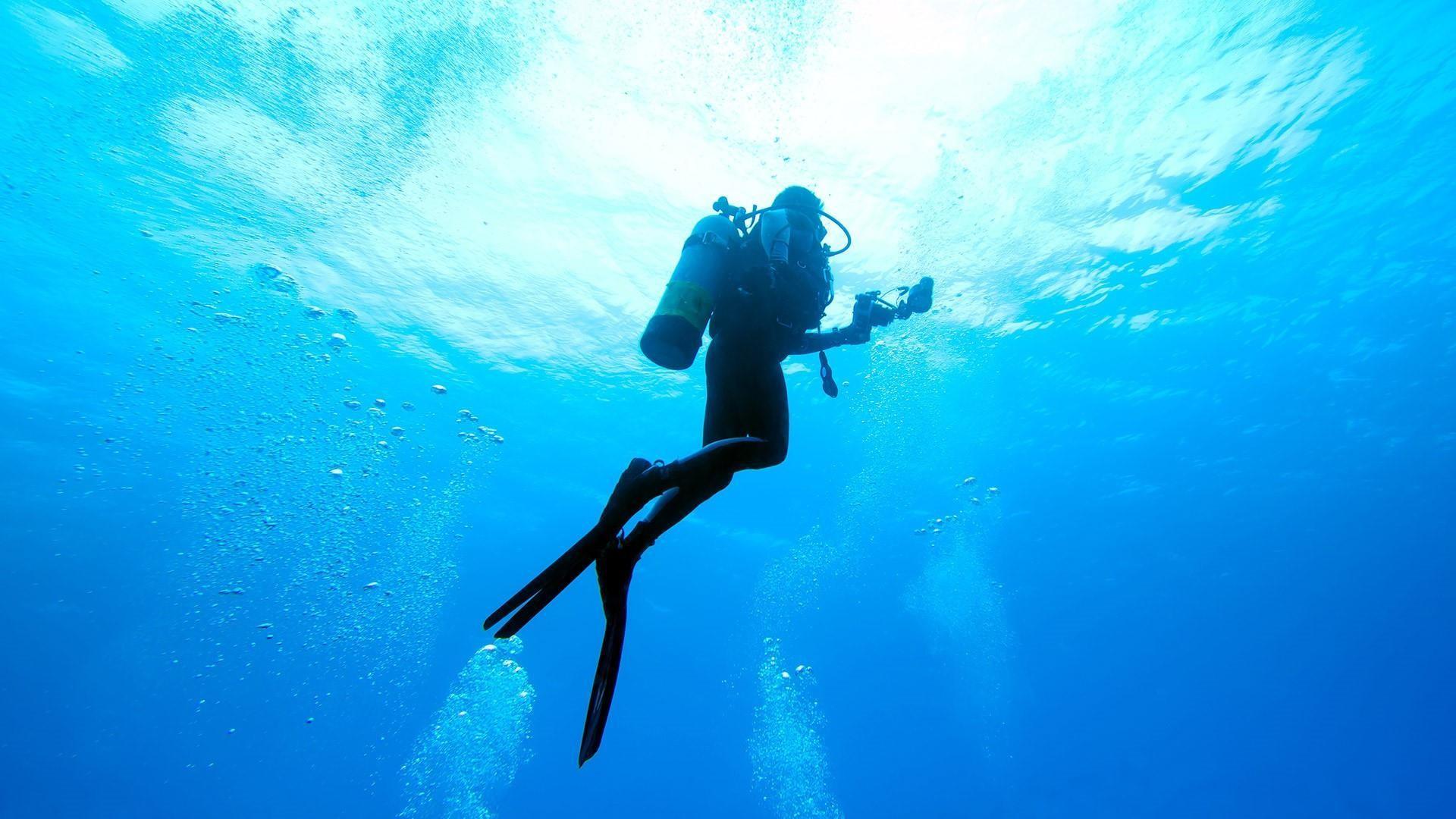 1920x1080 Diver Wallpaper