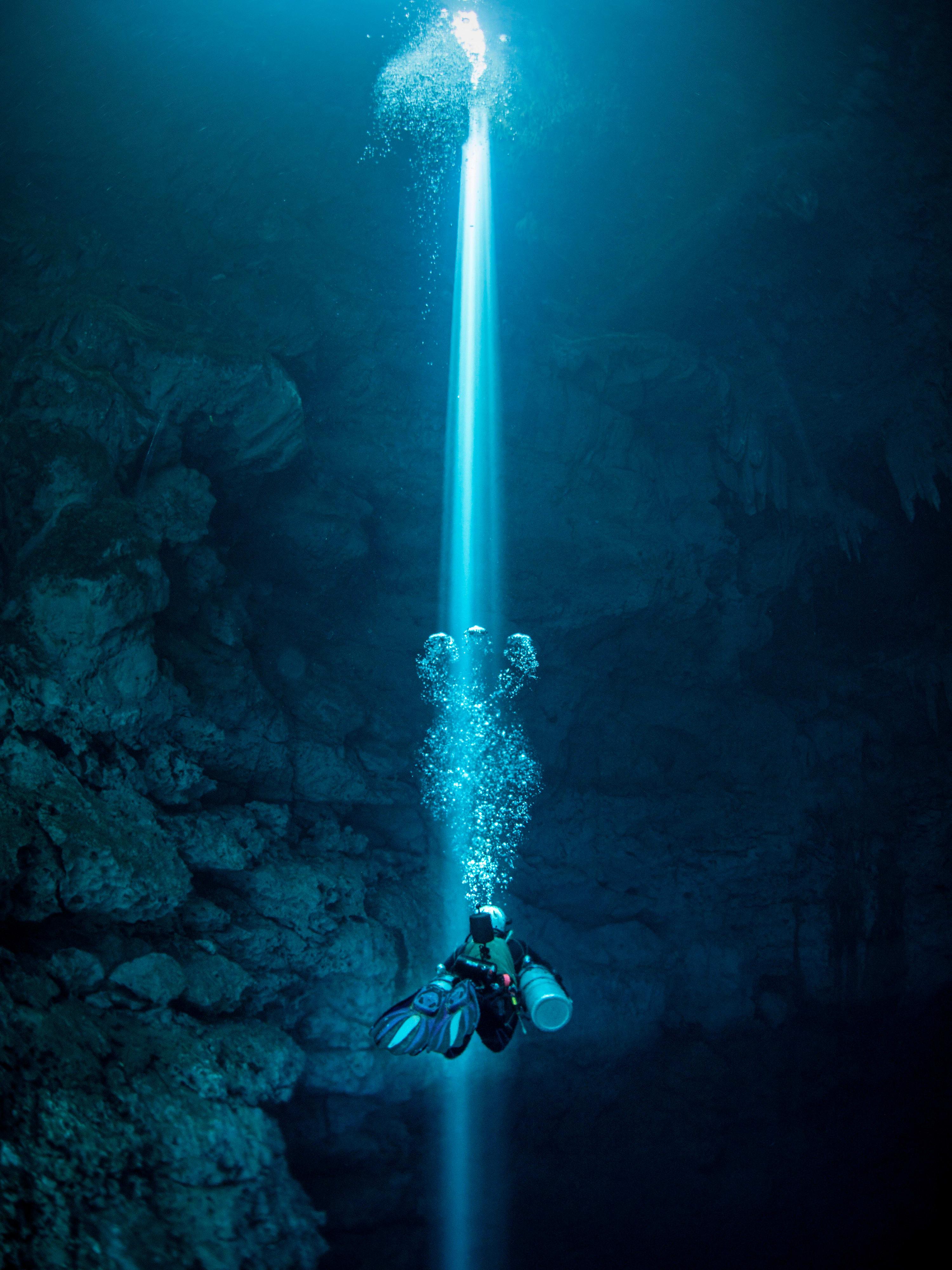 3000x4000 Incredible photo Jill Heinerth cave diving