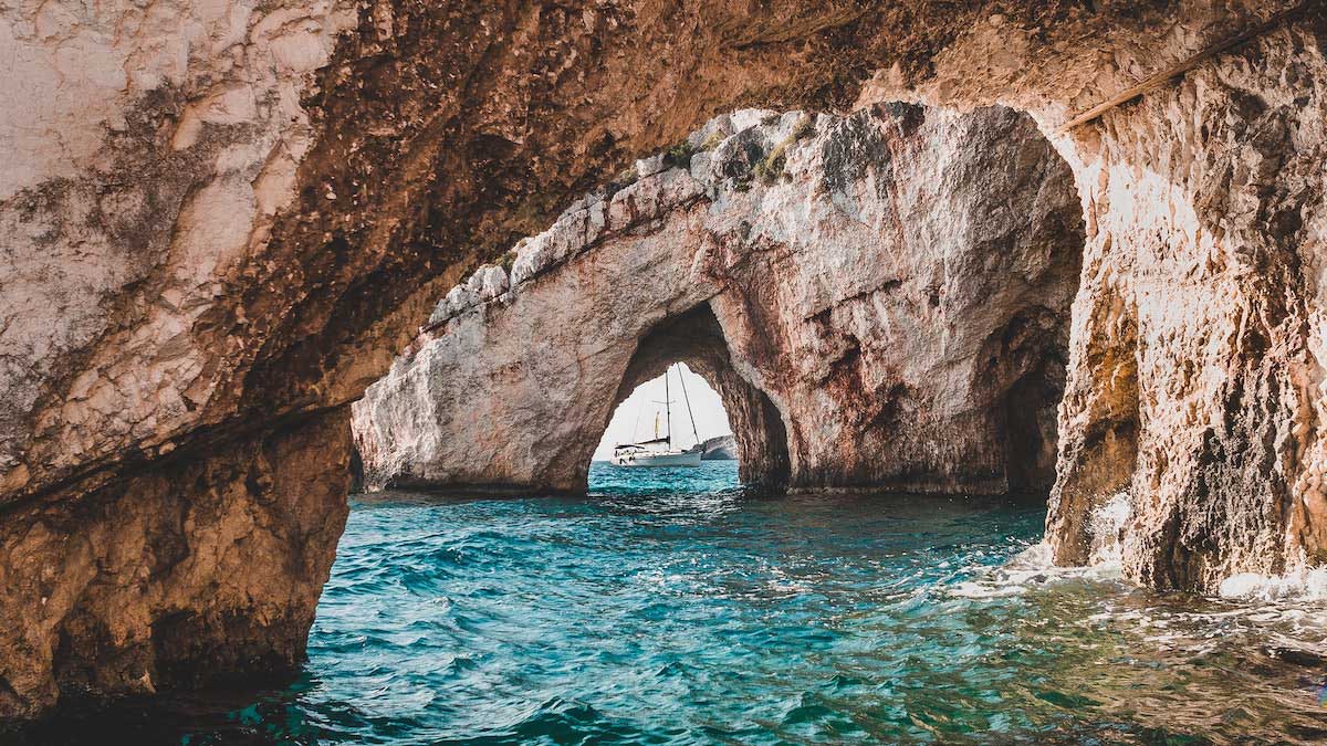 1200x675 Great Cave Diving Sites for Every Diver