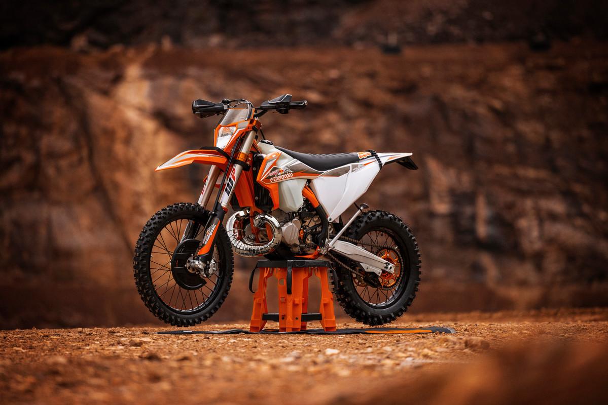 1199x800 First look: 2022 KTM 300 EXC TPI Erzbergrodeo Edition