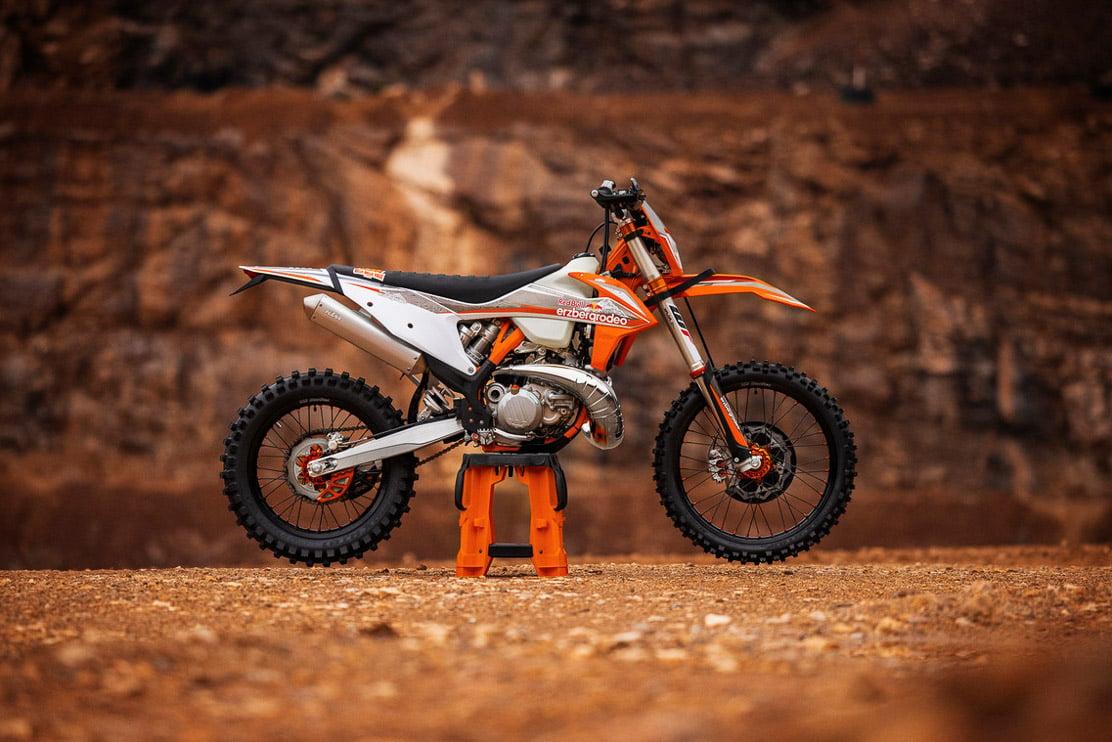 1112x742 KTM 300 XC W TPI Erzbergrodeo First Look Fast Facts