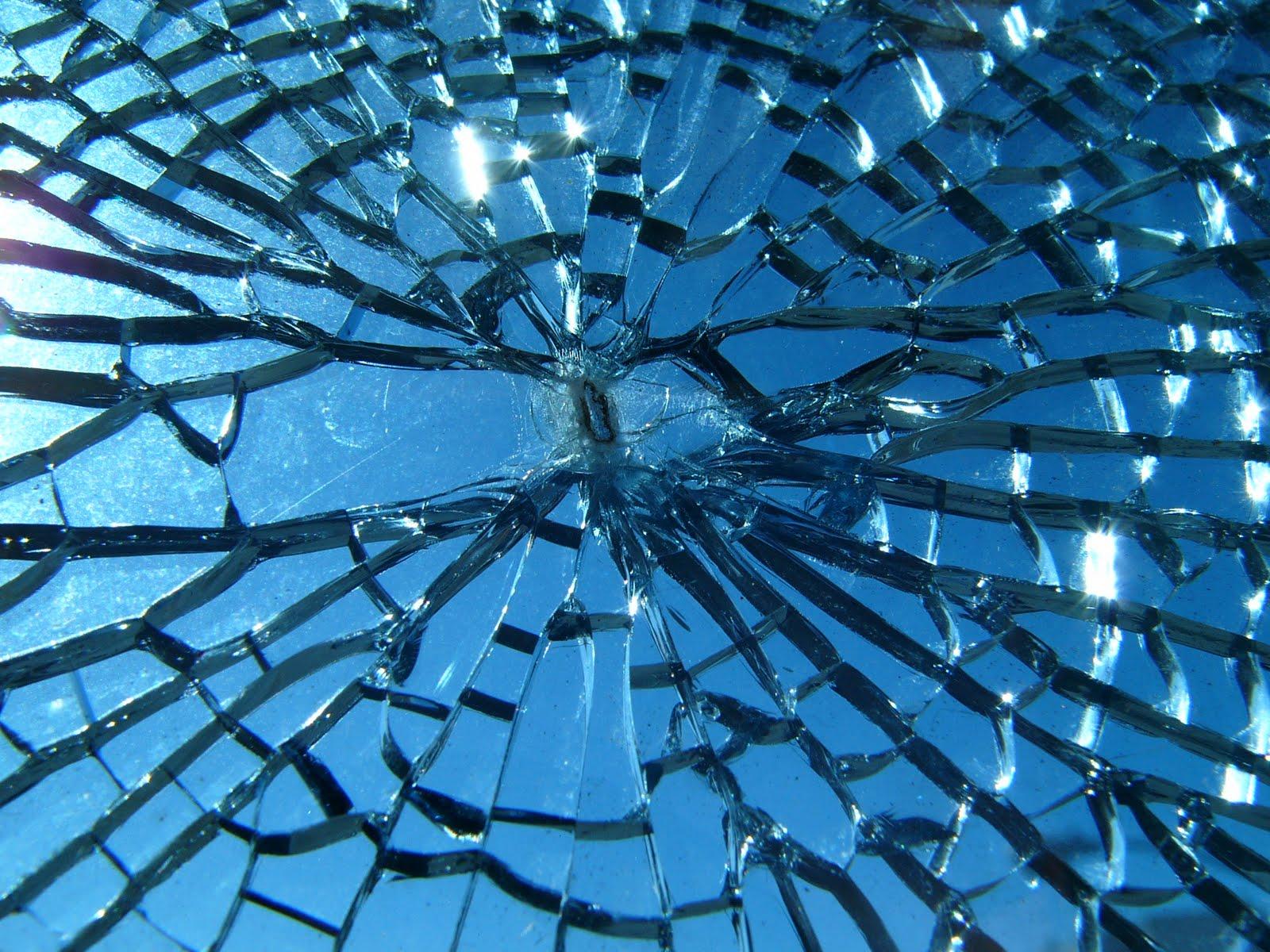 1600x1200 Glass Break Wallpaper